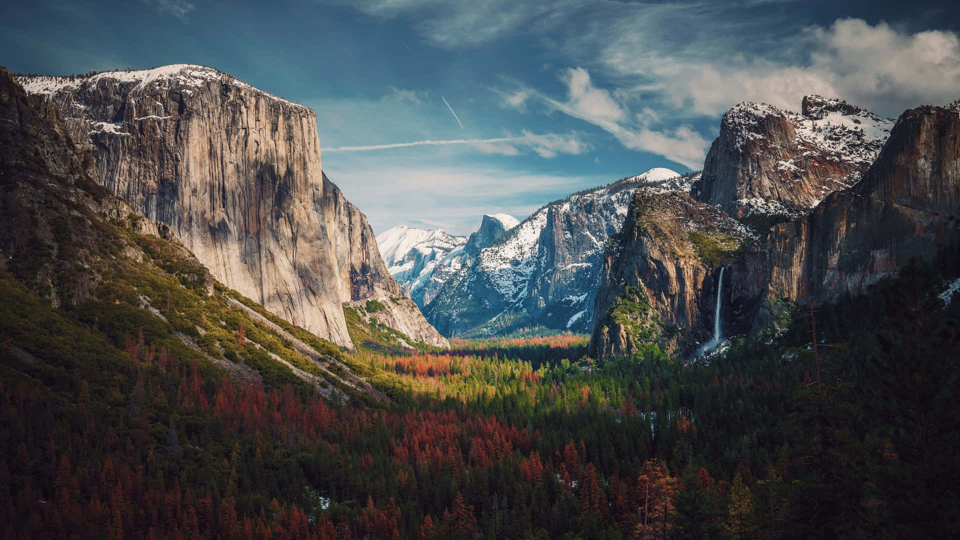 "El Capitan, the Iconic Rock Face of Yosemite National Park" Wallpaper