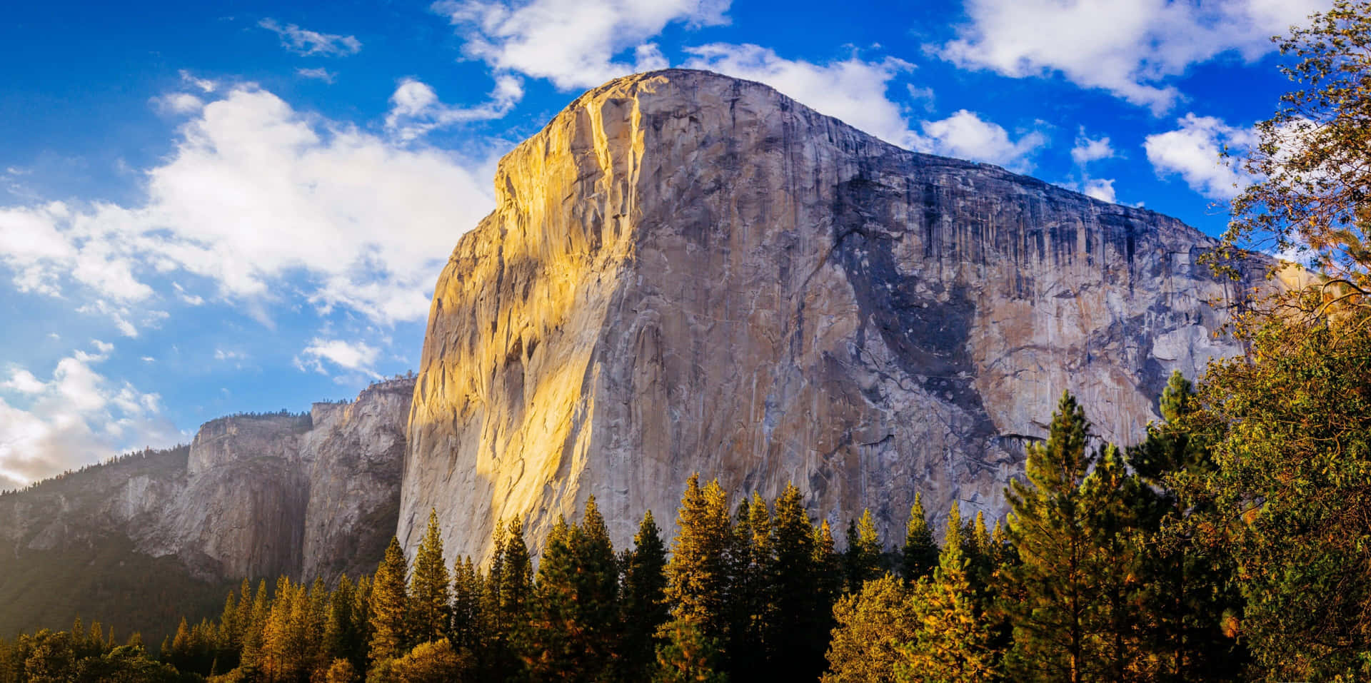 Det ikoniske El Capitan i Yosemite Nationalpark Wallpaper
