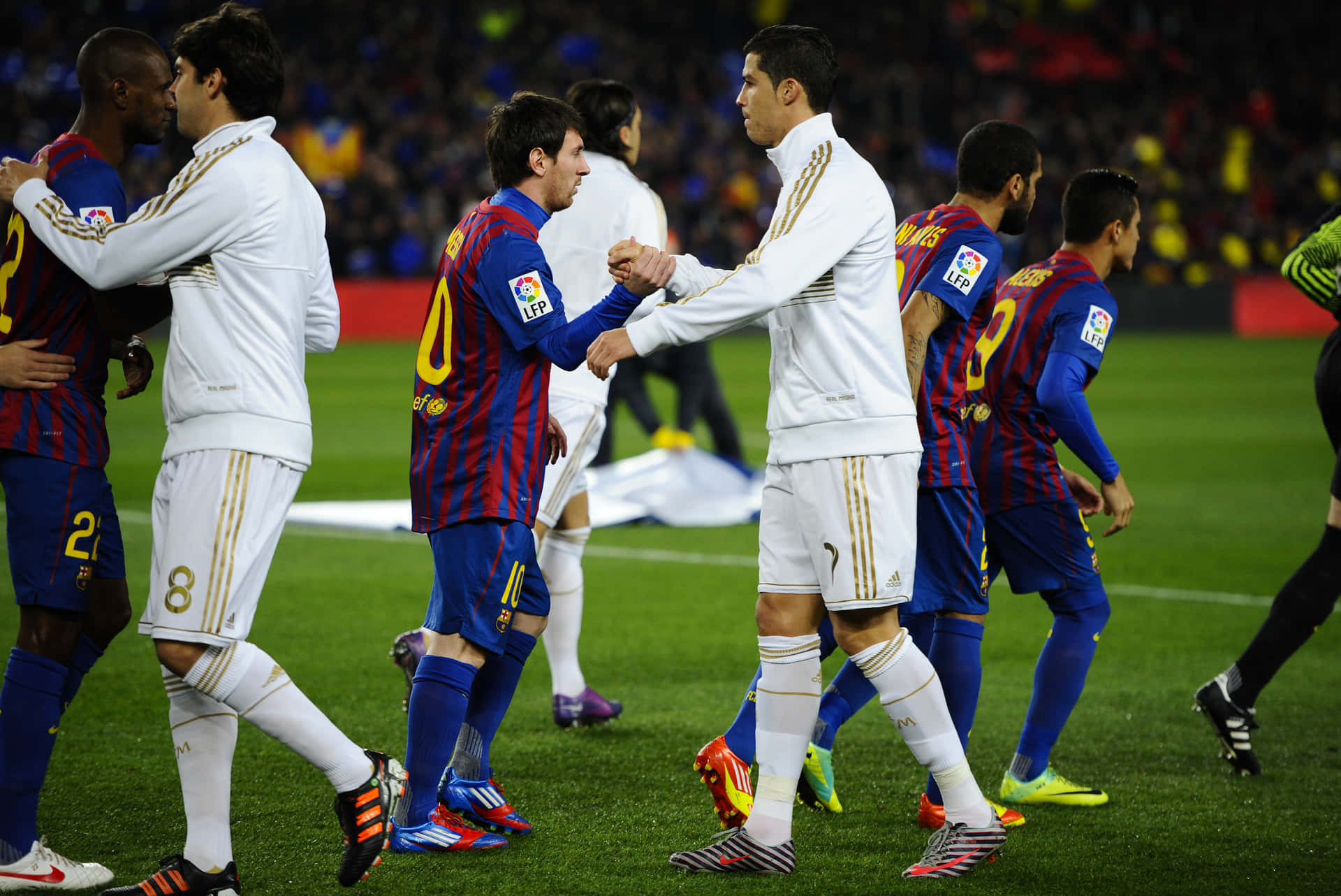 El Clasico_ Messi_ Ronaldo_ Handshake Wallpaper