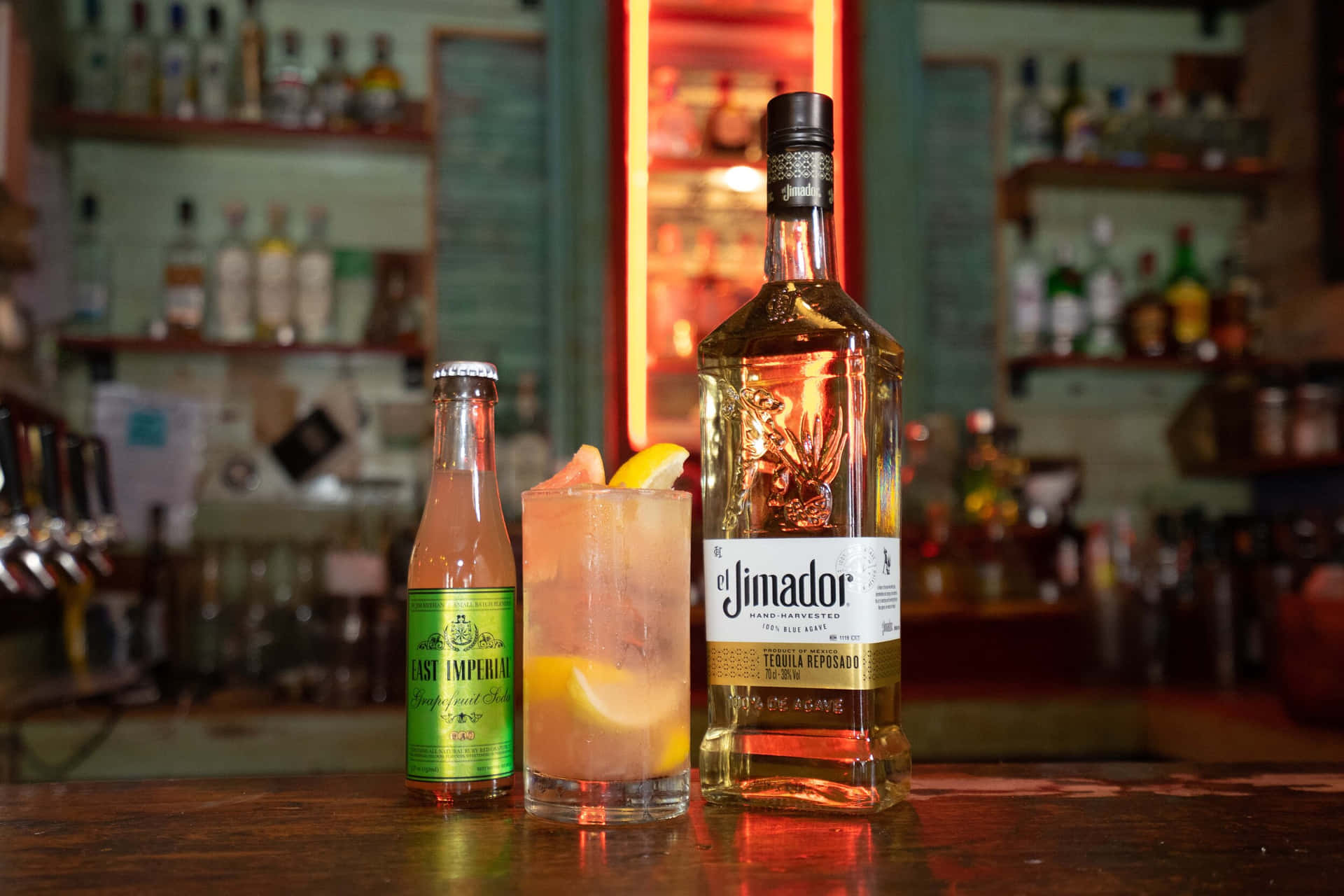 Eljimador Reposado Tequila Mix Cocktail Con Soda Di Pompelmo. Sfondo