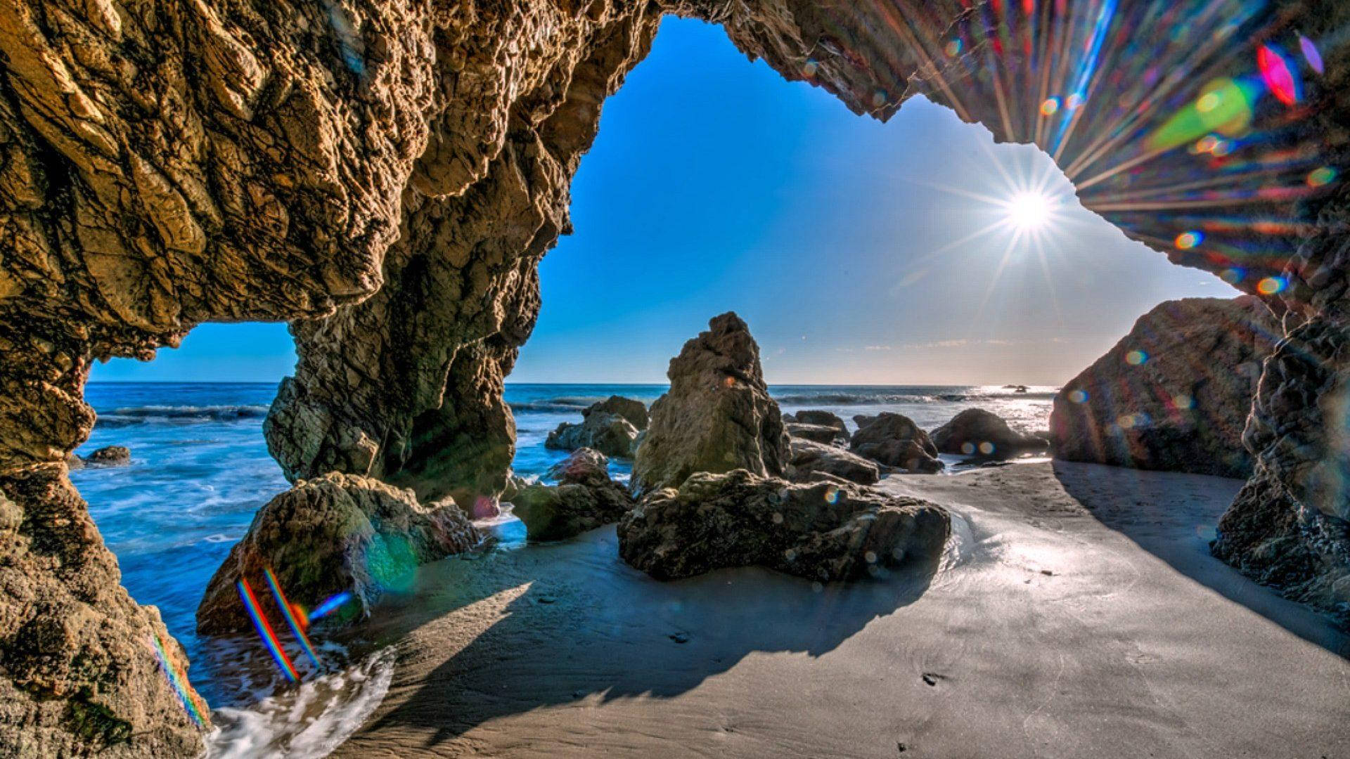 Grotta Della Spiaggia Di El Matador Malibu Sfondo