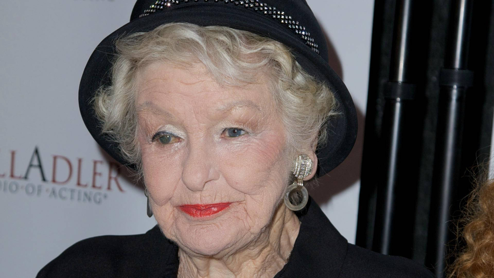 Elaine Stritch Old American Actress Wallpaper