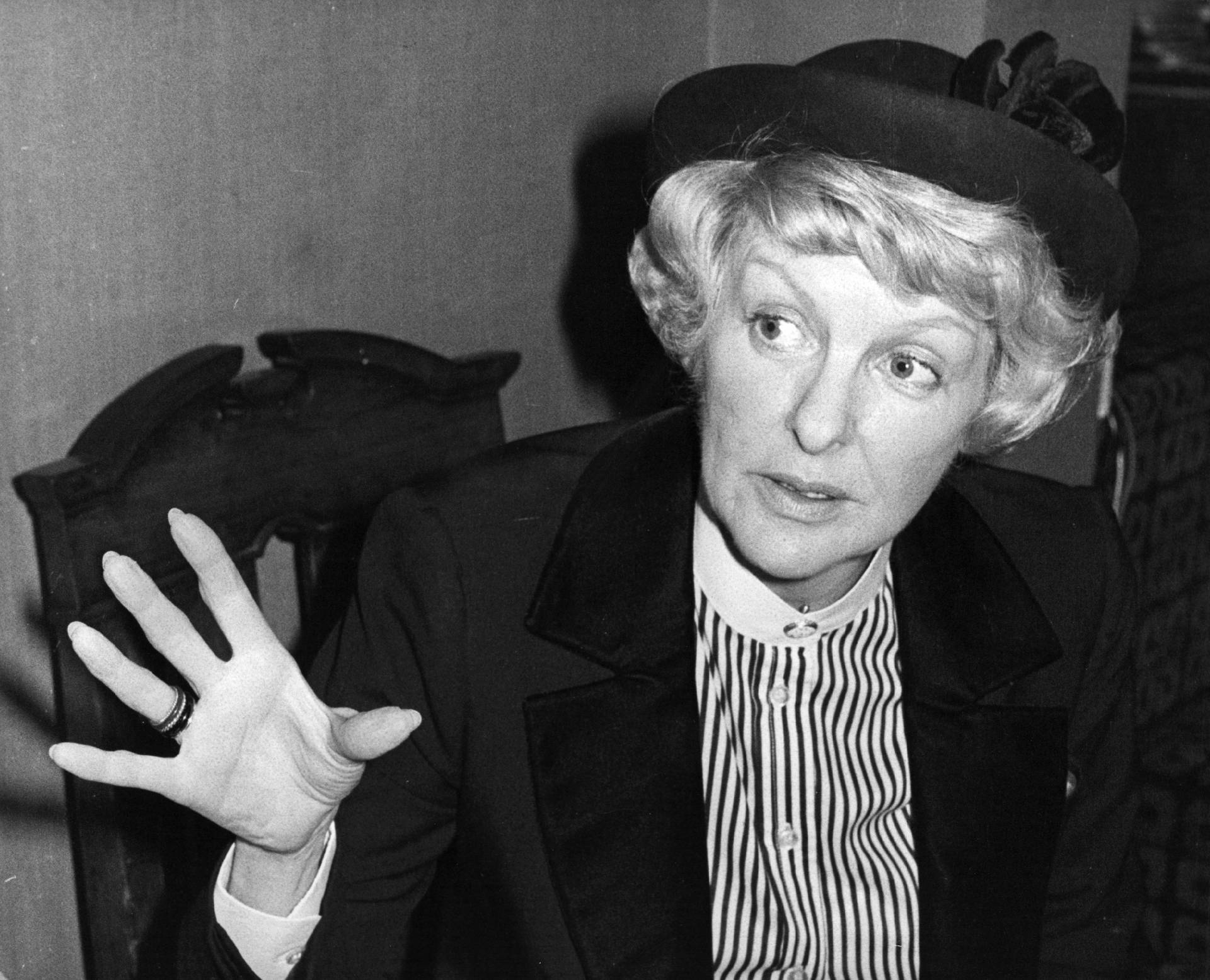 Elaine Stritch Remarkable Stage Actress Wallpaper