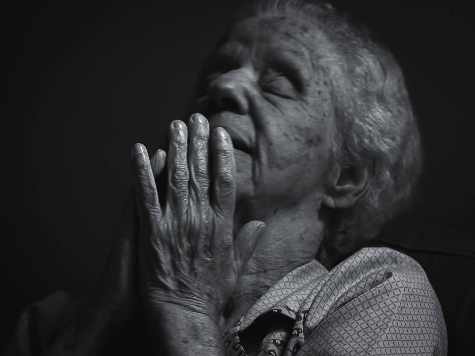 Elderly Woman Praying Wallpaper