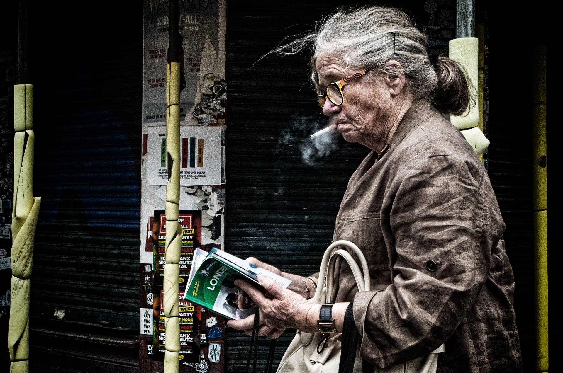 Elderly Woman Reading Wallpaper