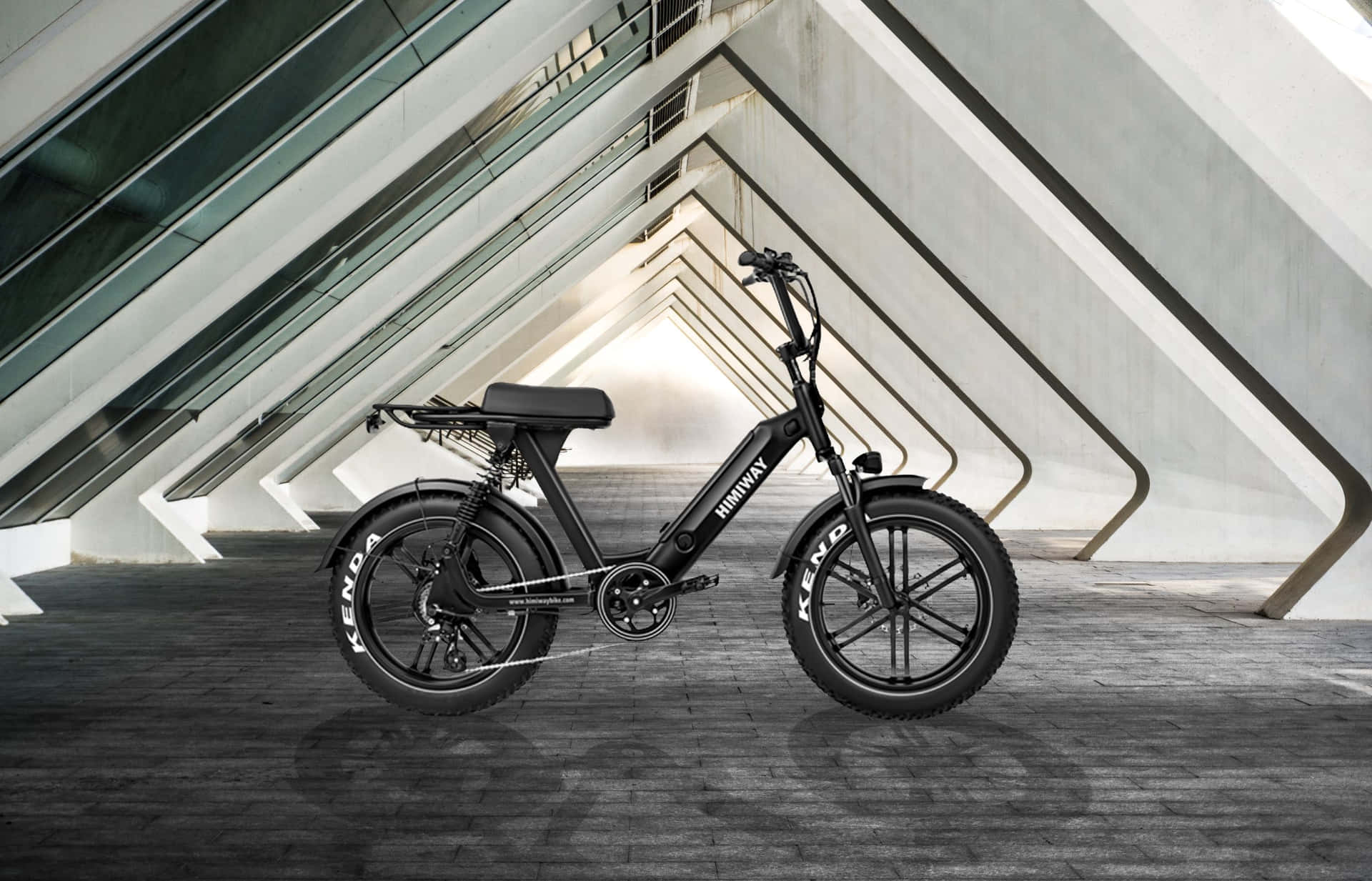 Unaelegante Bicicleta Eléctrica En Un Sendero Pintoresco Fondo de pantalla