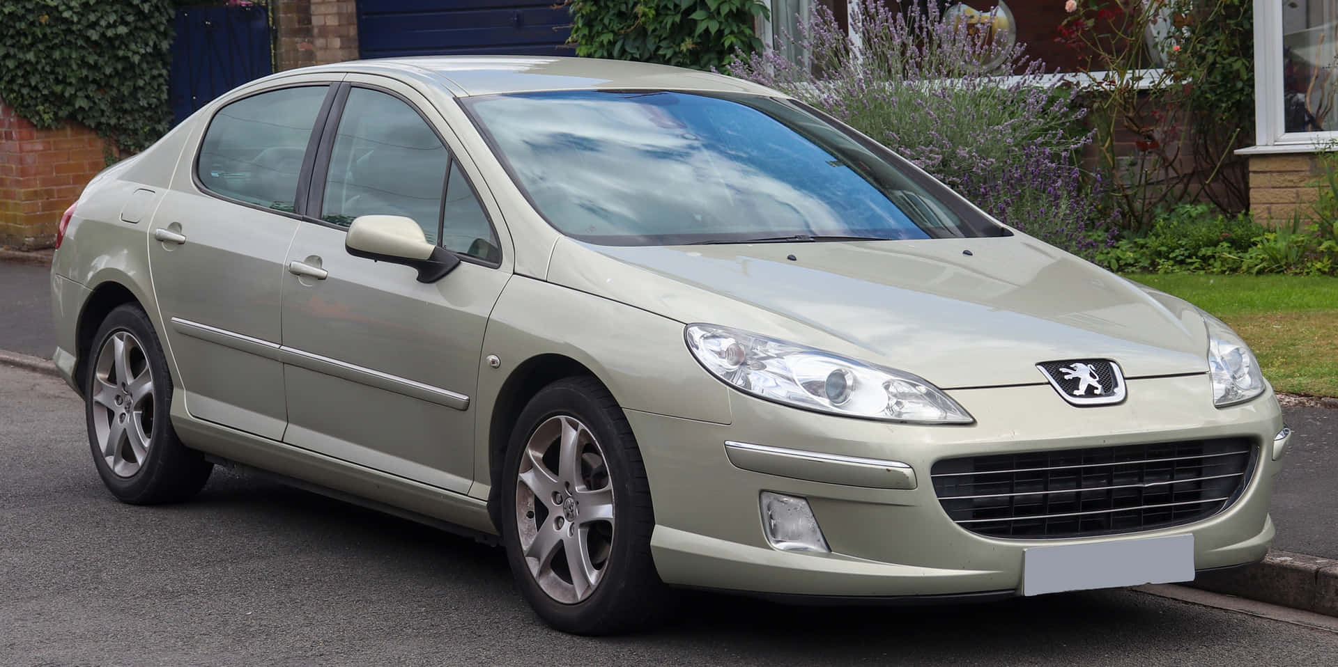 Elegance On Wheels - Peugeot 407 In Action Wallpaper