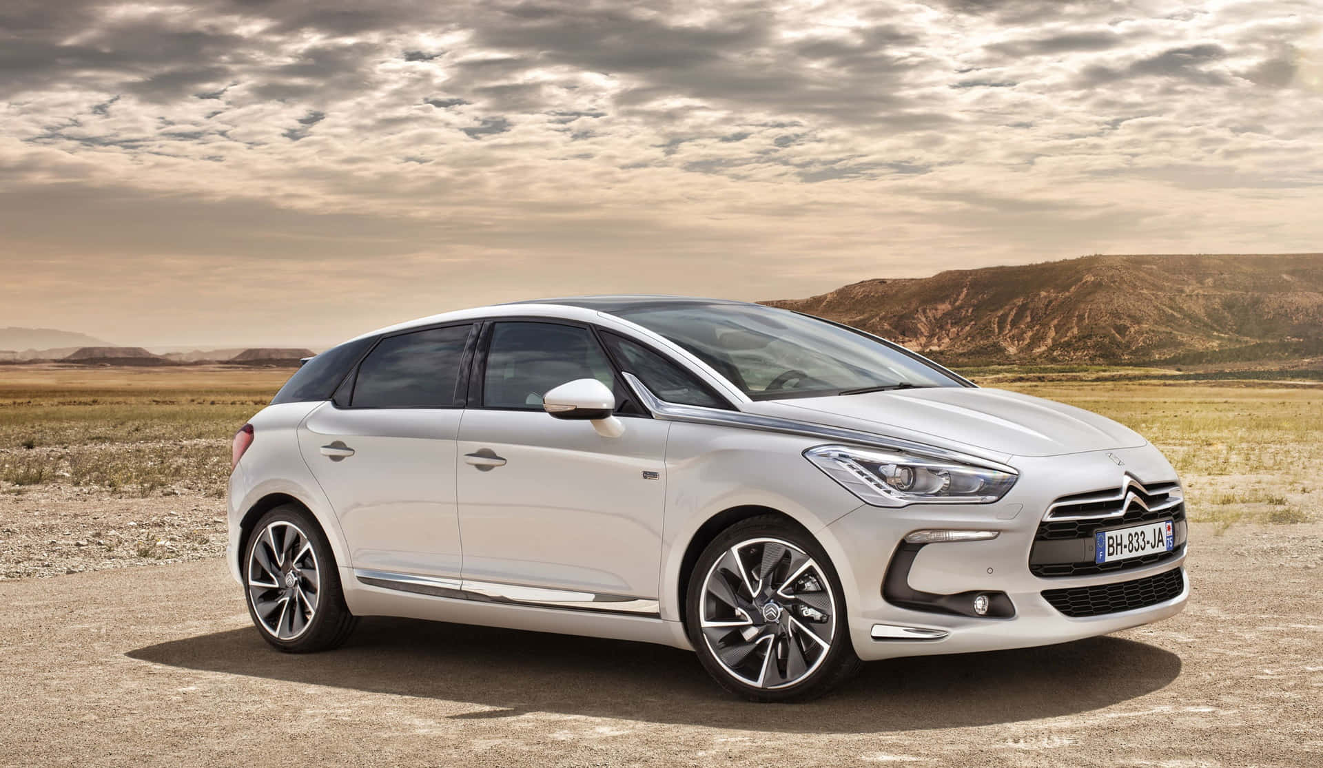 Elegant And Stylish Citroen Ds5 Showcasing Superior Design Wallpaper