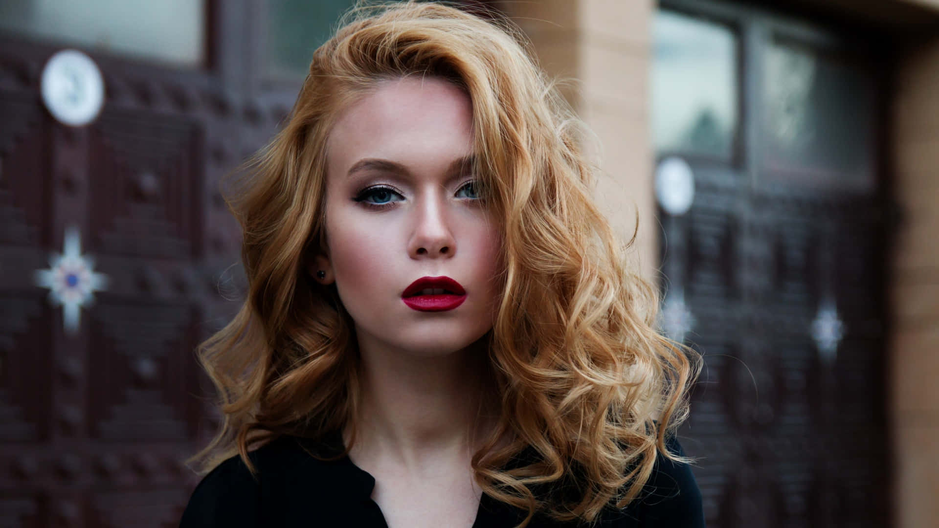 Elegant Blonde Woman Red Lipstick Wallpaper