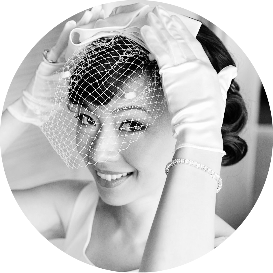 Elegant Bride With Veiland Gloves PNG