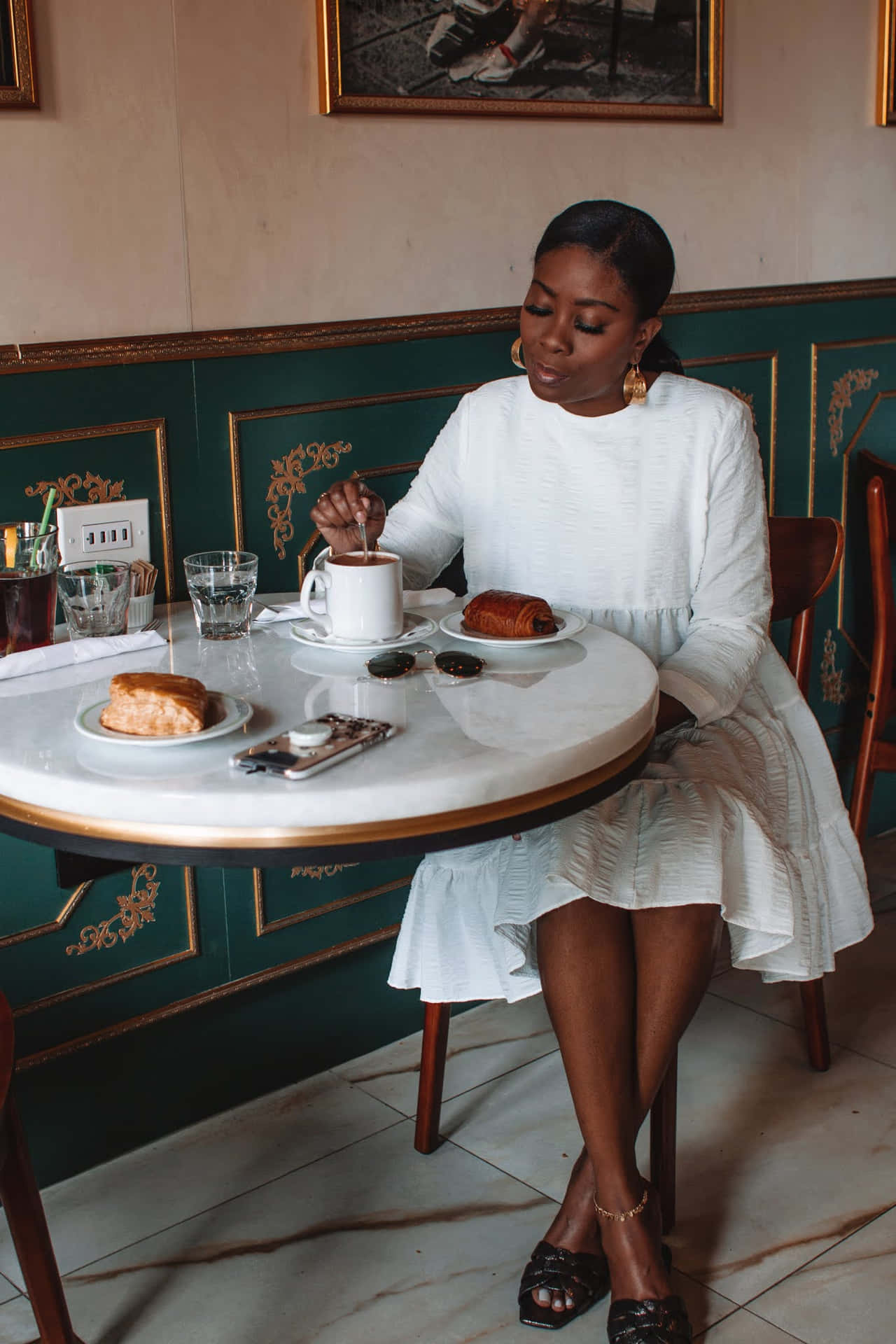 Elegant Brunch Luxury Aesthetic Black Woman Wallpaper