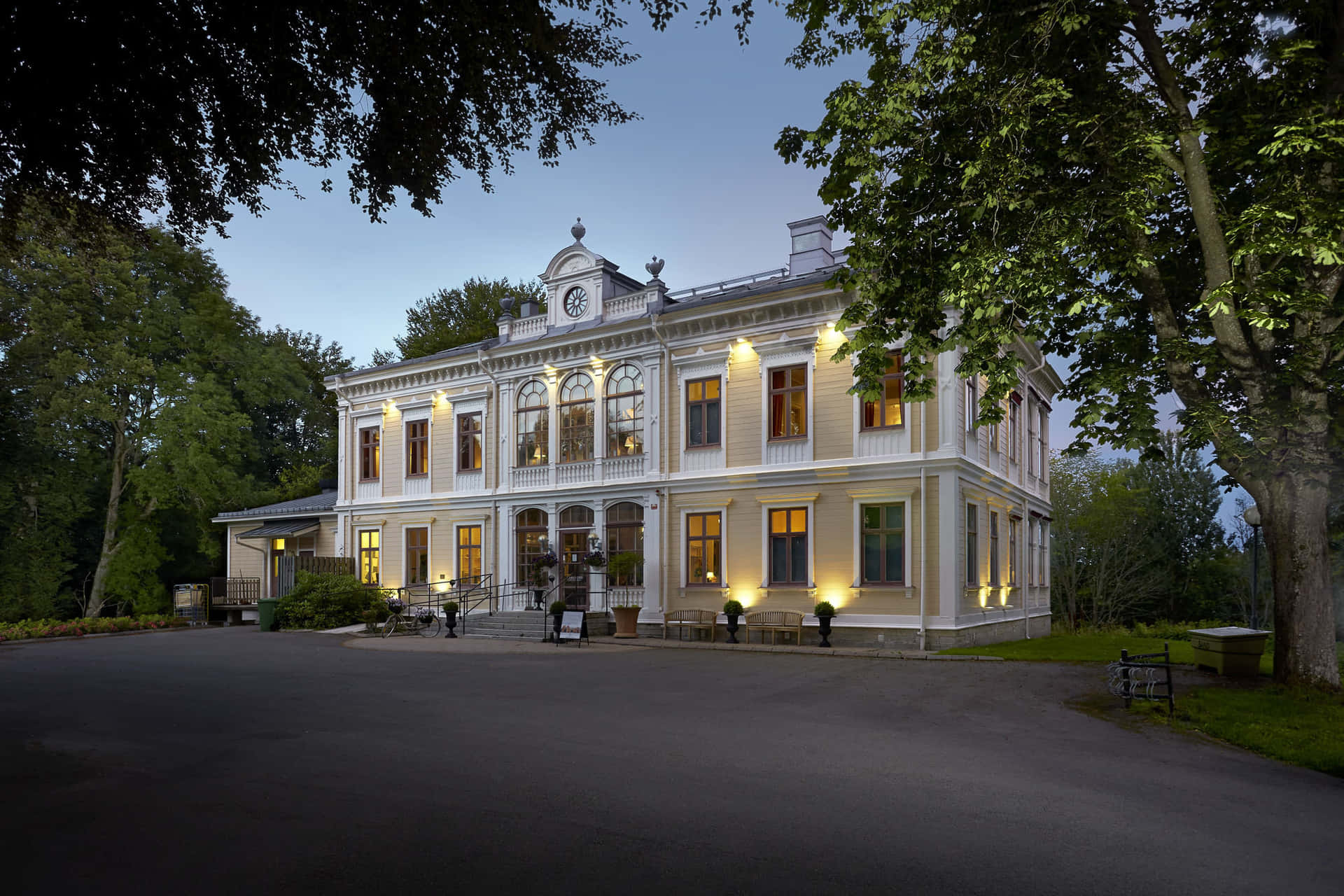 Elegant Evening Mansion Skovde Wallpaper