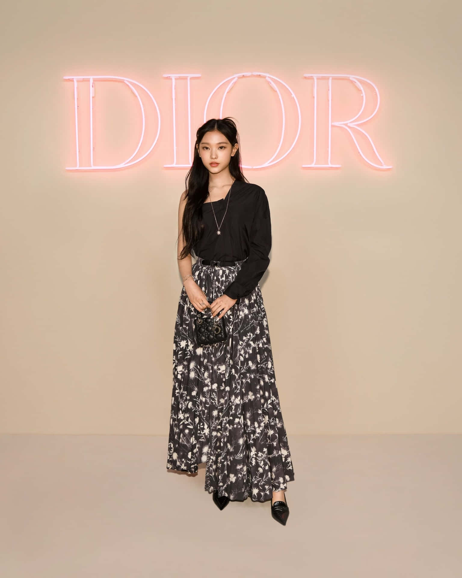 Elegant Fashion At Dior Event Wallpaper