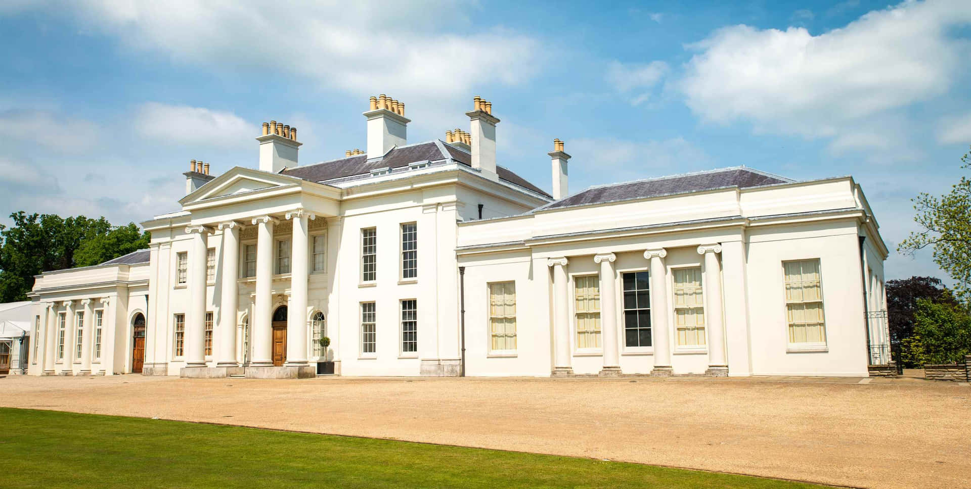 Elegant Georgian Mansion Chelmsford Wallpaper