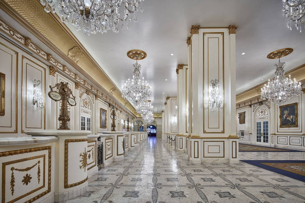 Elegant Hotel And Casino Paris Las Vegas Wallpaper