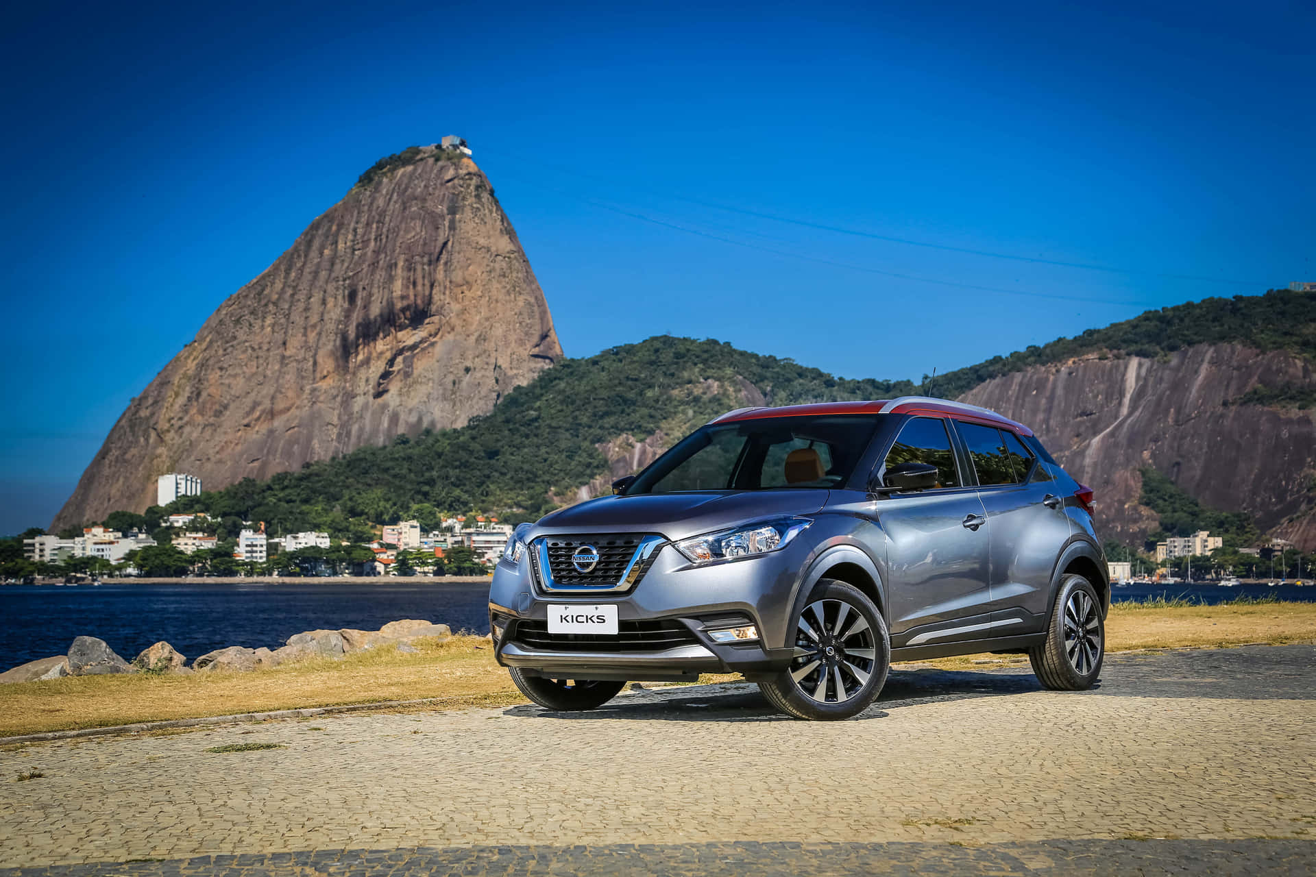 Elegant In Motion - Nissan Kicks Wallpaper