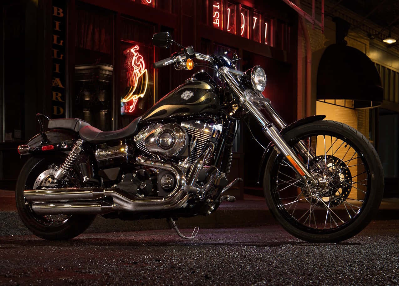 Elegant Lauge Jensen Motorsykkel Under Den Blå Himmelen Bakgrunnsbildet