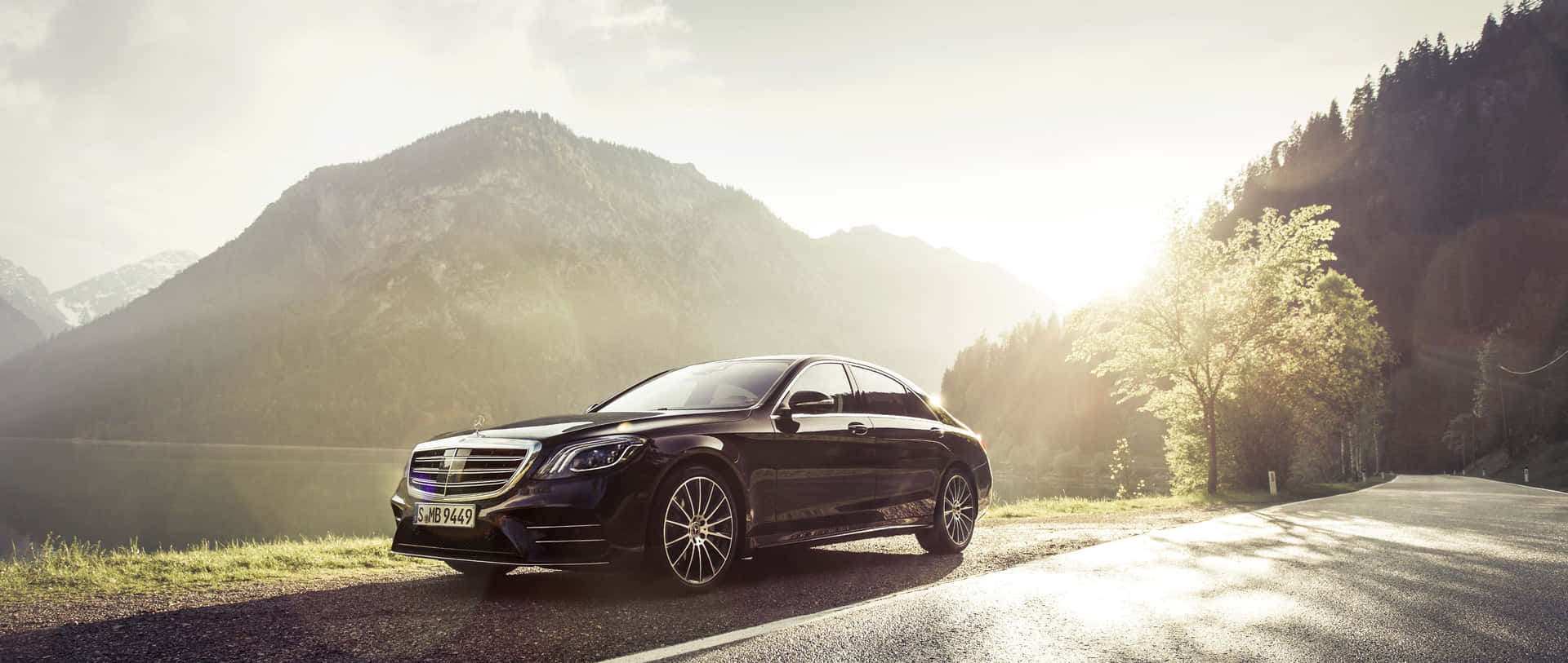 Elegant Luxury Unveiled - Mercedes Benz S-class Wallpaper