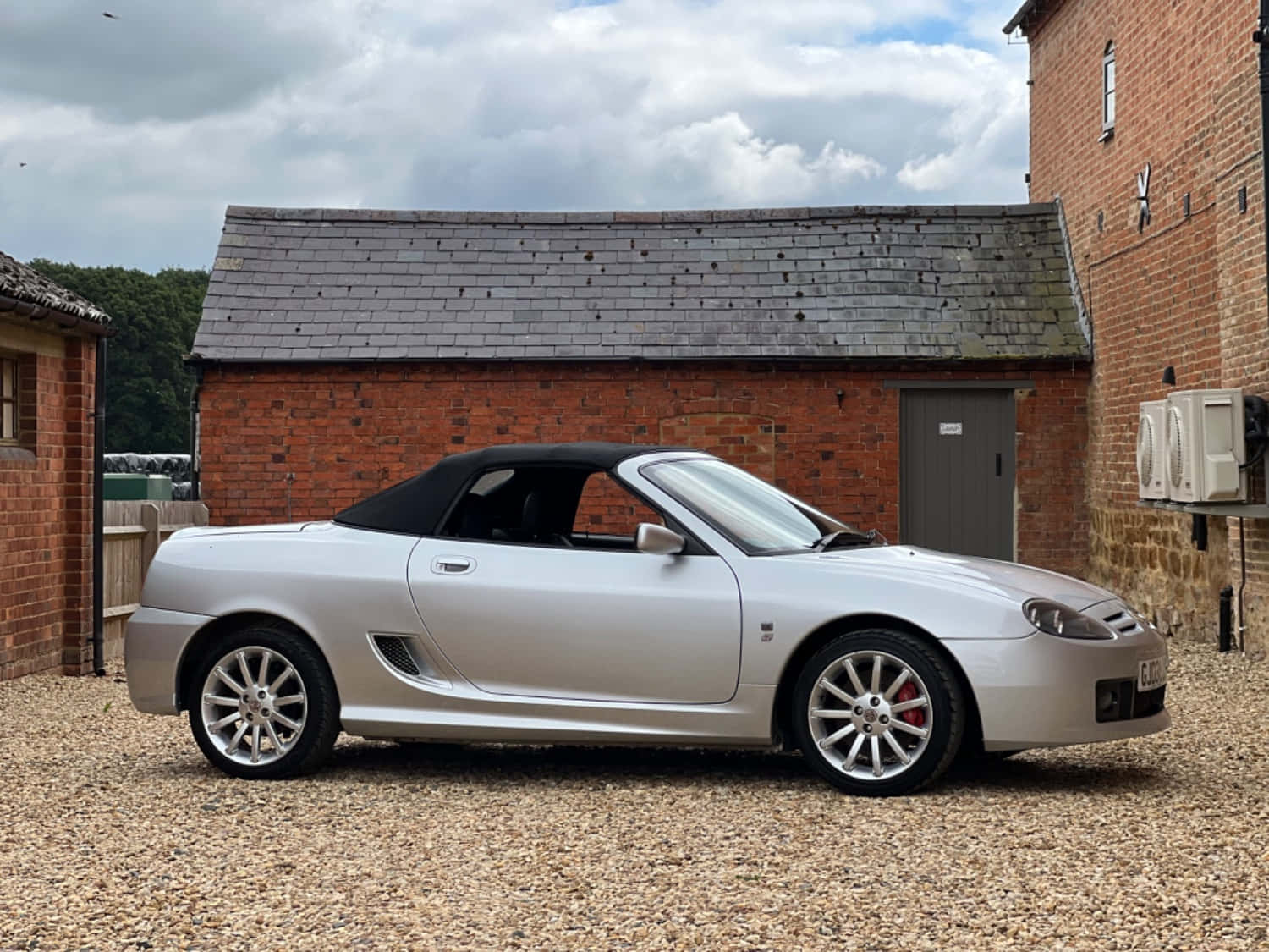 Elegant Mg Tf Showcased Against A Scenic Backdrop Wallpaper