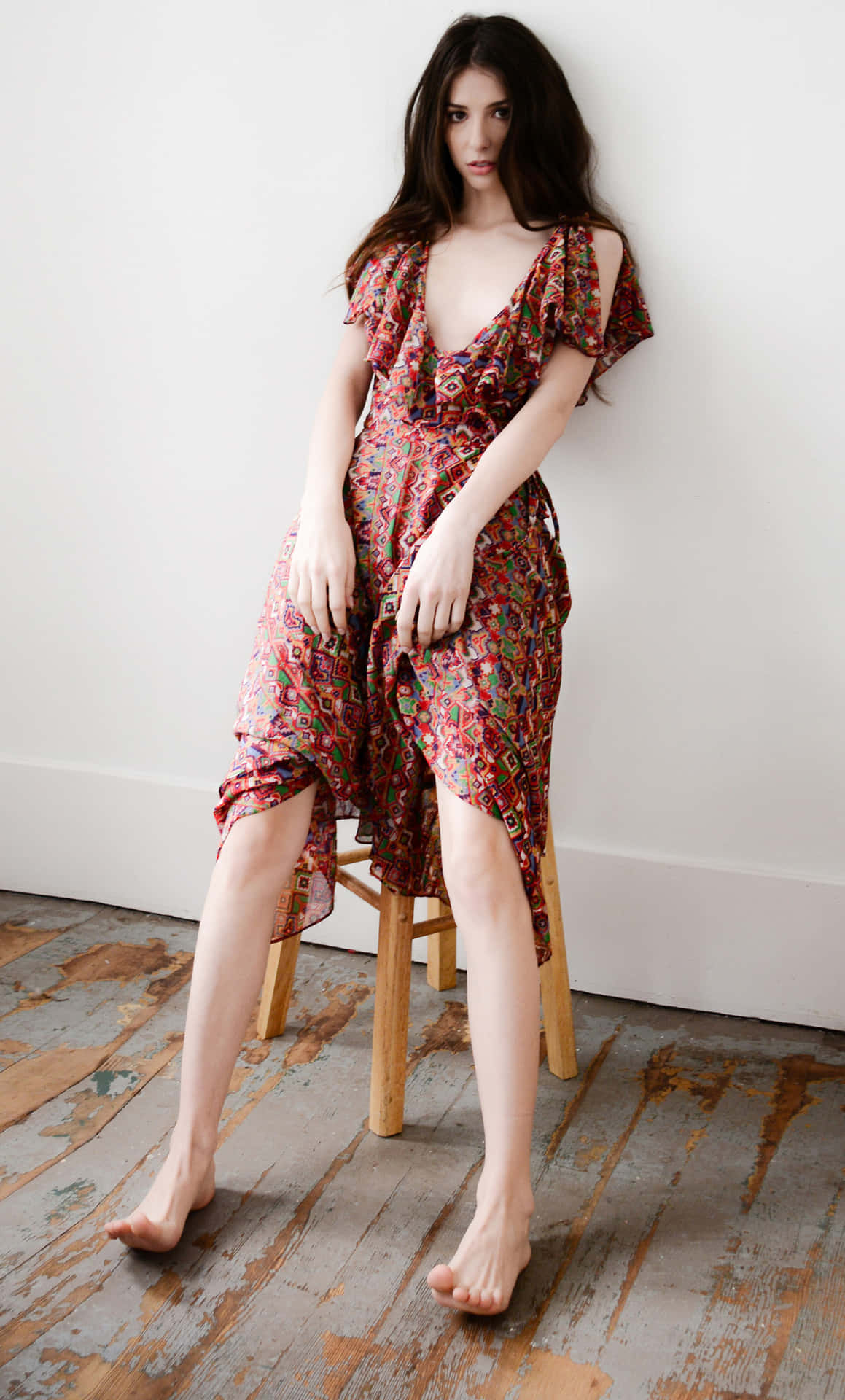 Elegant Modelin Bohemian Dress Wallpaper