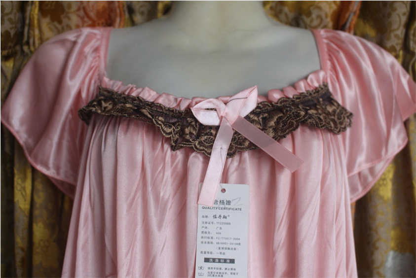 Elegant Pink Blousewith Lace Trim PNG