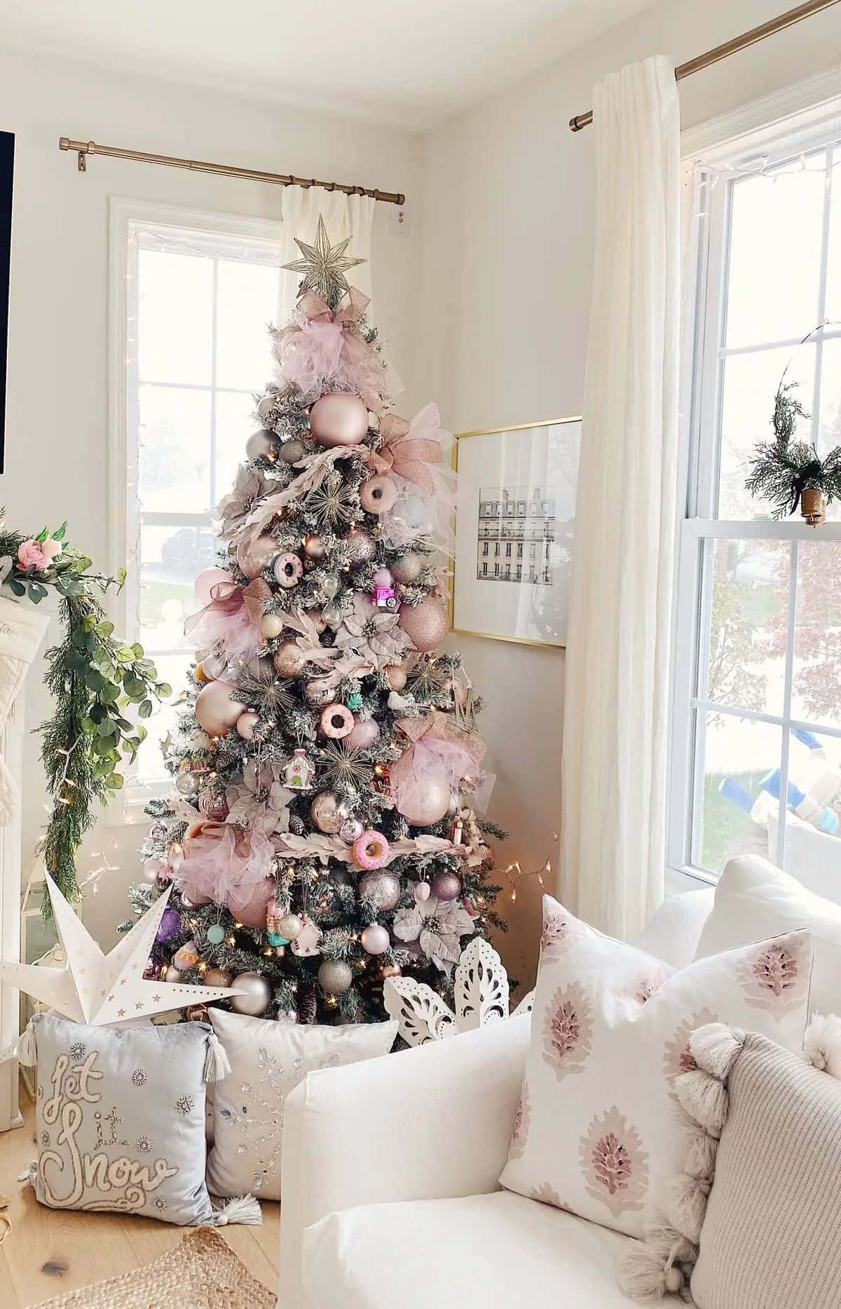 Elegant Pink Christmas Tree Decor Wallpaper