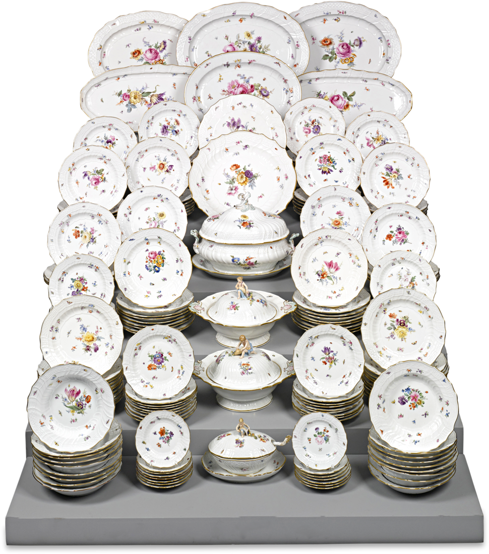 Elegant Porcelain Dinnerware Set PNG
