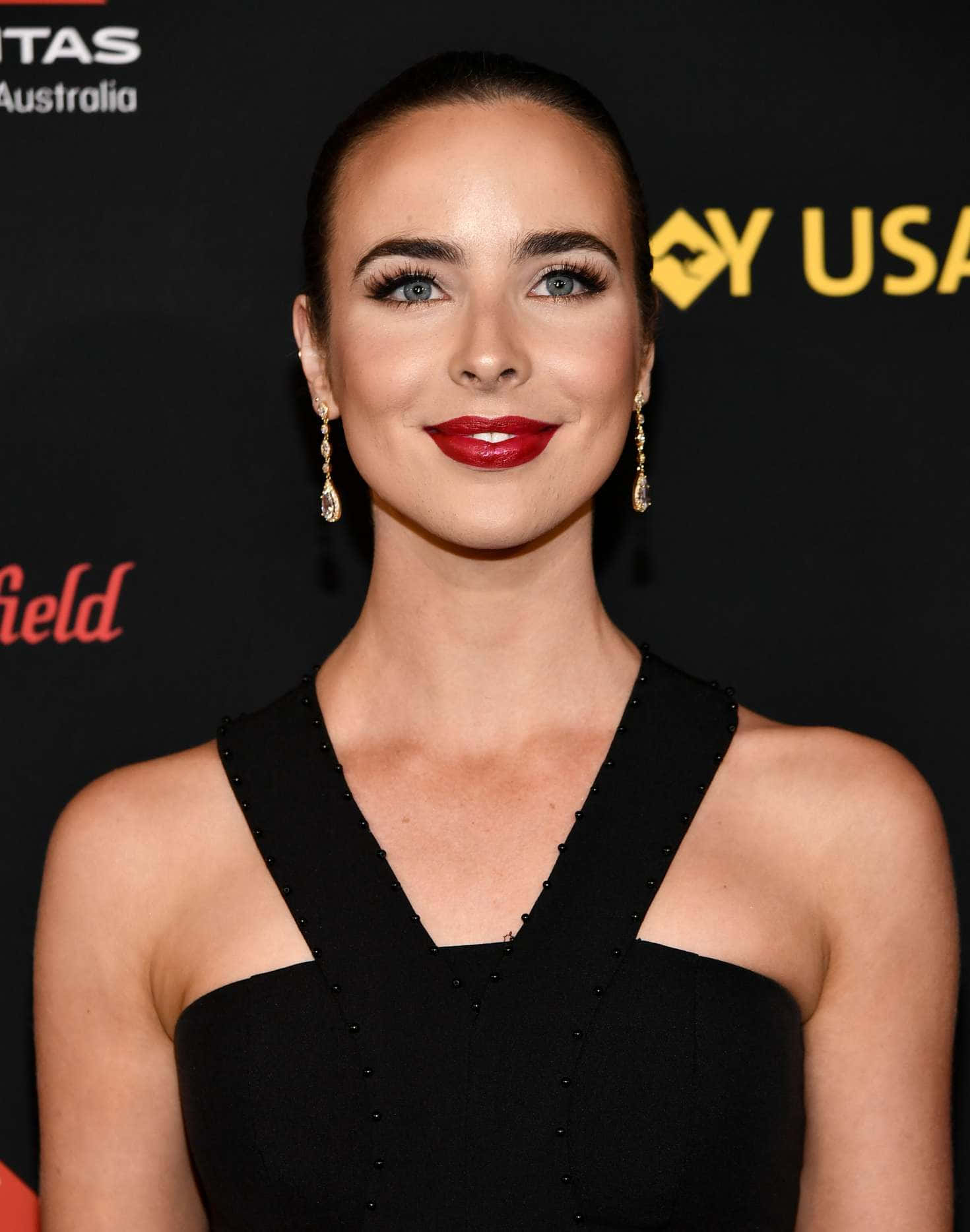 Elegante Portret Van Ashleigh Brewer Achtergrond