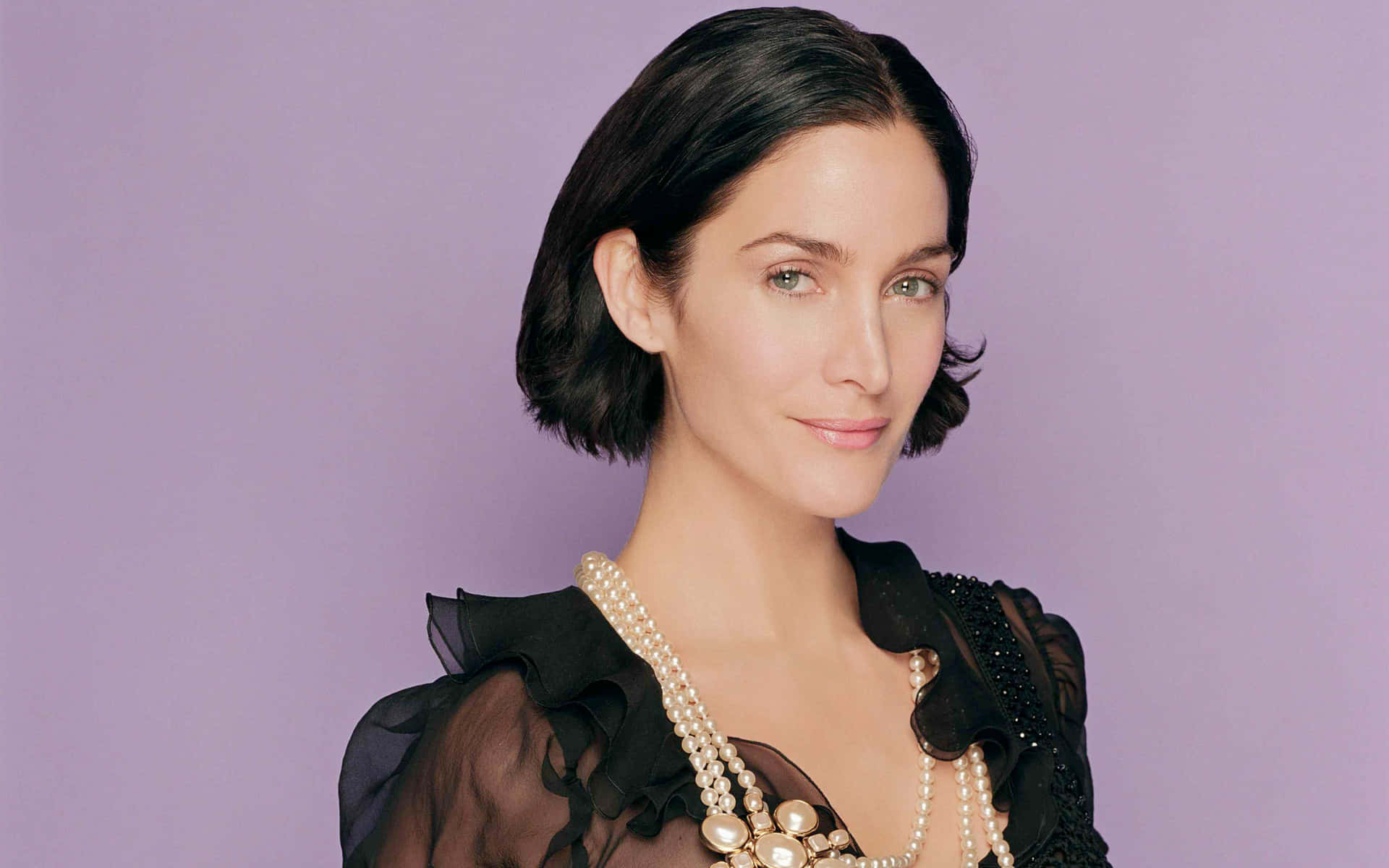 Elegant Portrait Carrie Anne Moss Wallpaper