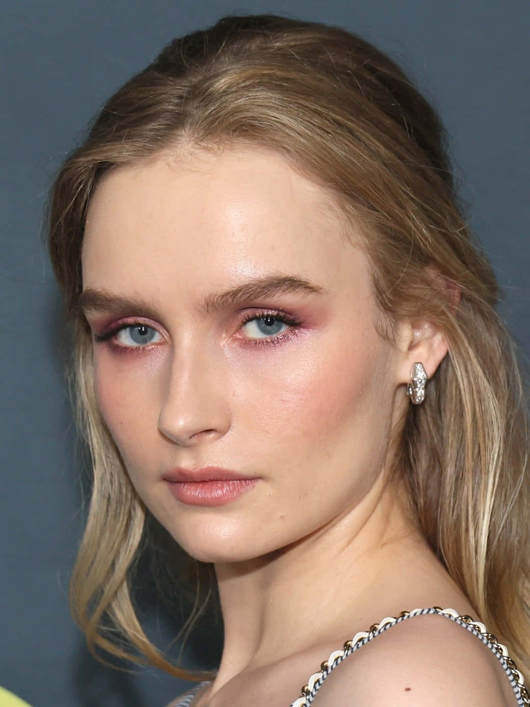 Portrait Élégant D'olivia Dejonge Fond d'écran