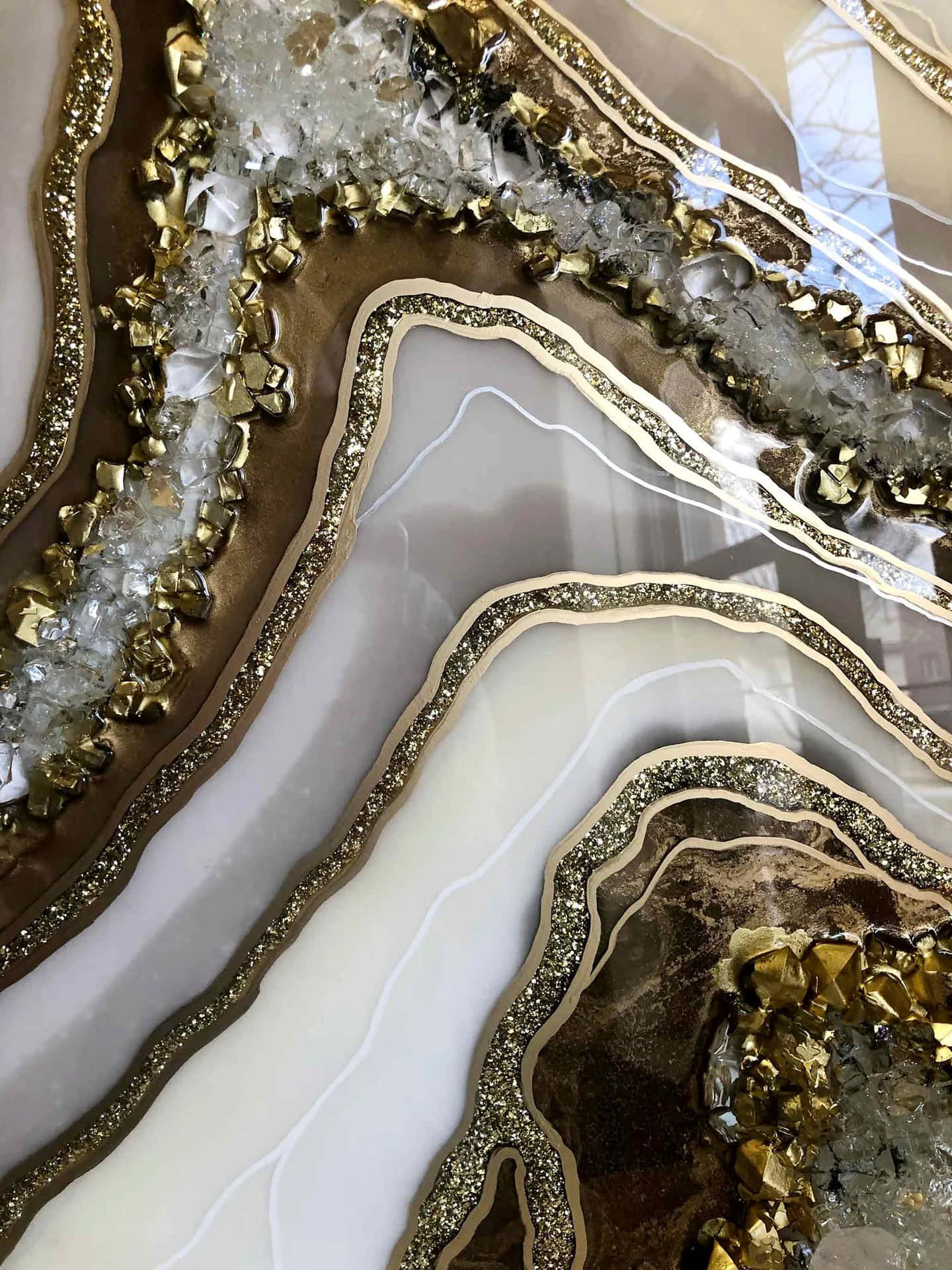 Elegant Resin Artworkwith Crystalsand Gold Wallpaper