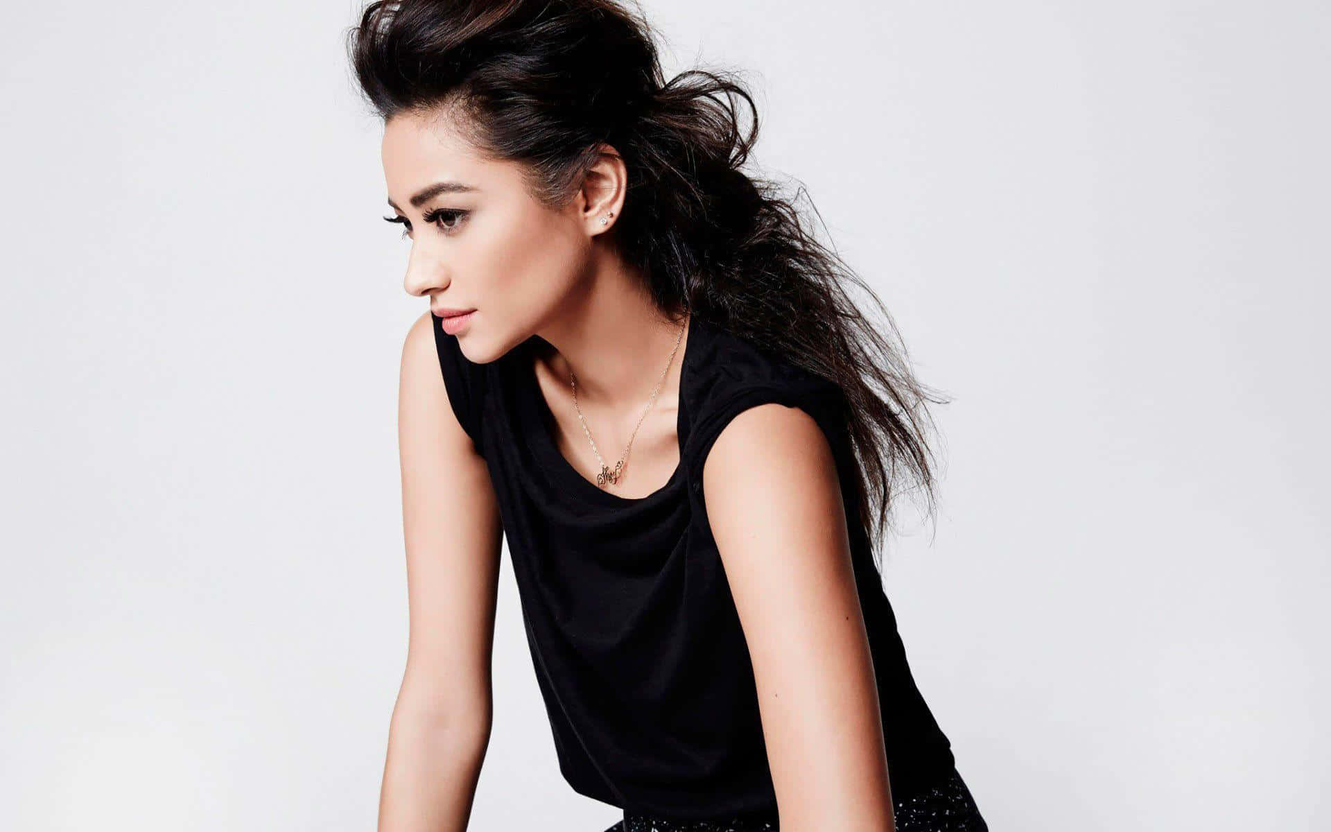 Elegant Side Glance Black Outfit Wallpaper