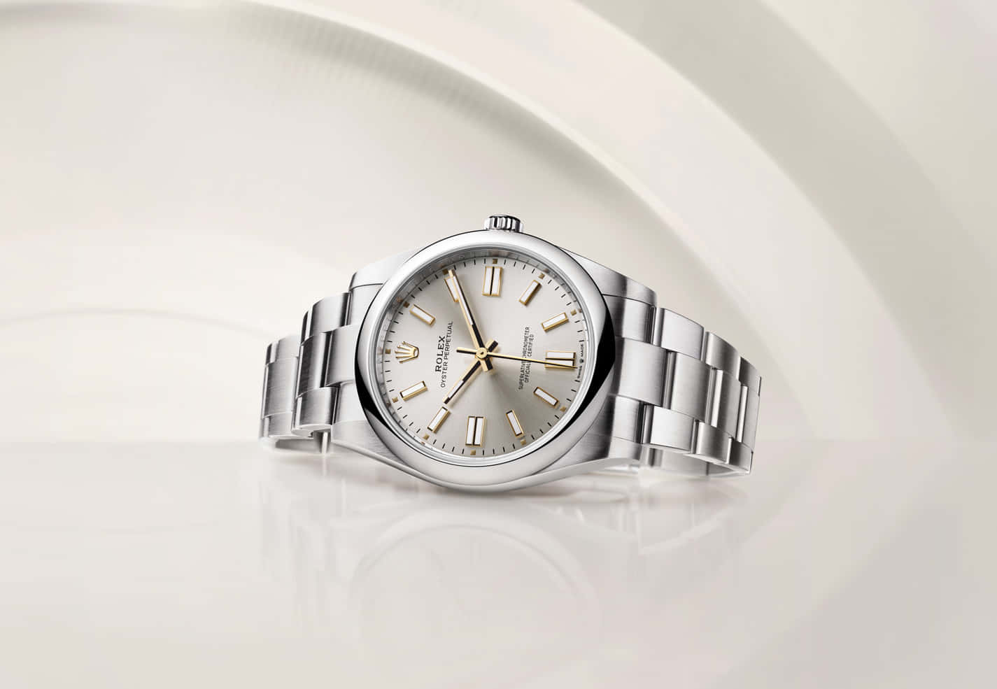 Elegant Silver Wristwatch Display Wallpaper