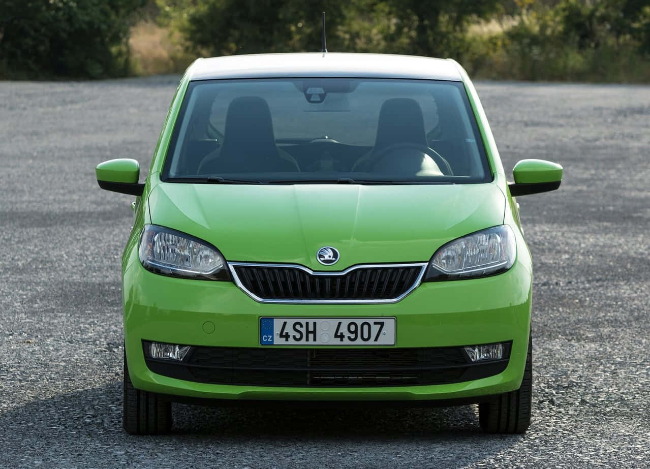 Skoda Citigo Yang Elegan Di Jalan Perkotaan Wallpaper