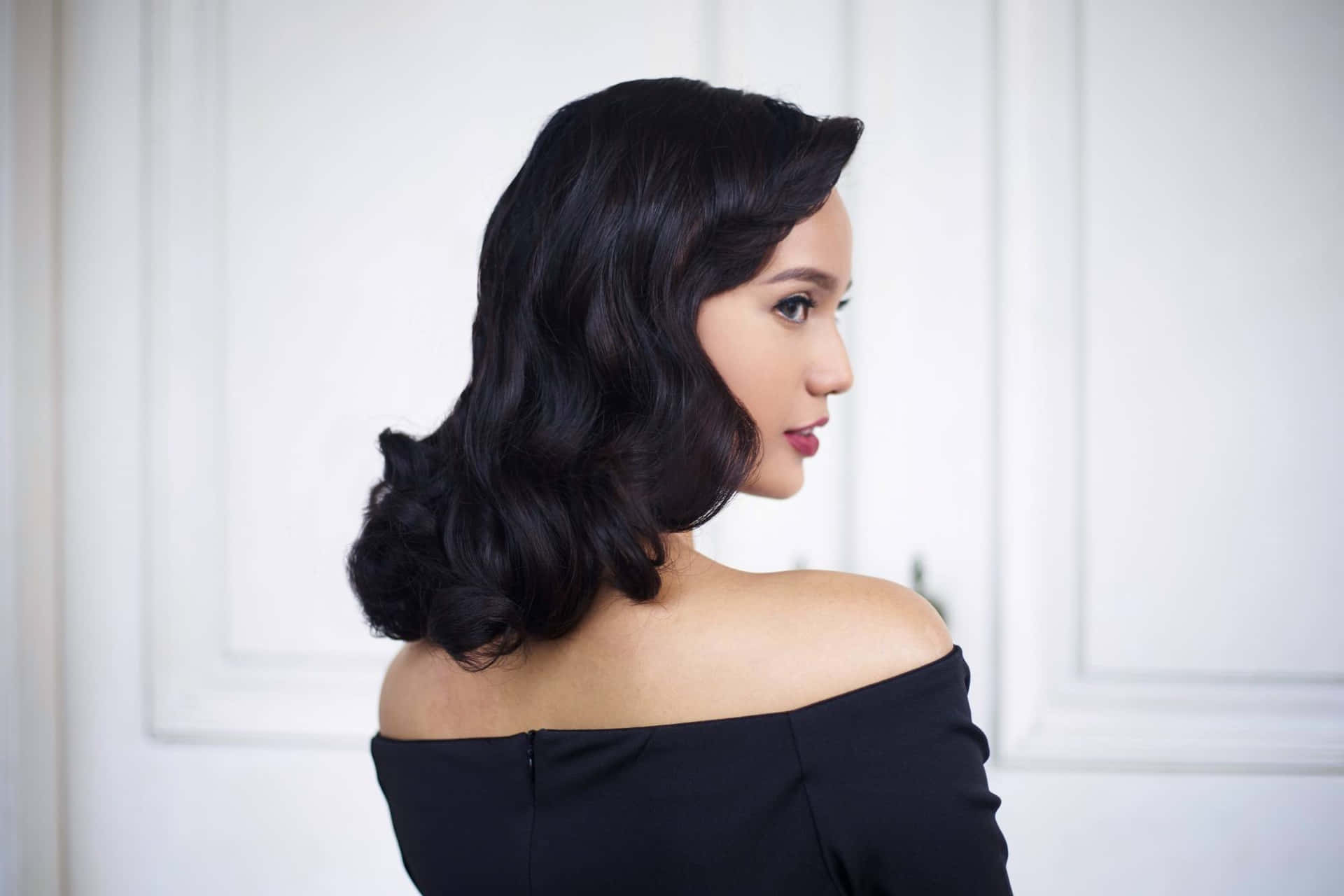 Gaya Rambut Gelombang Vintage Yang Elegan Wallpaper