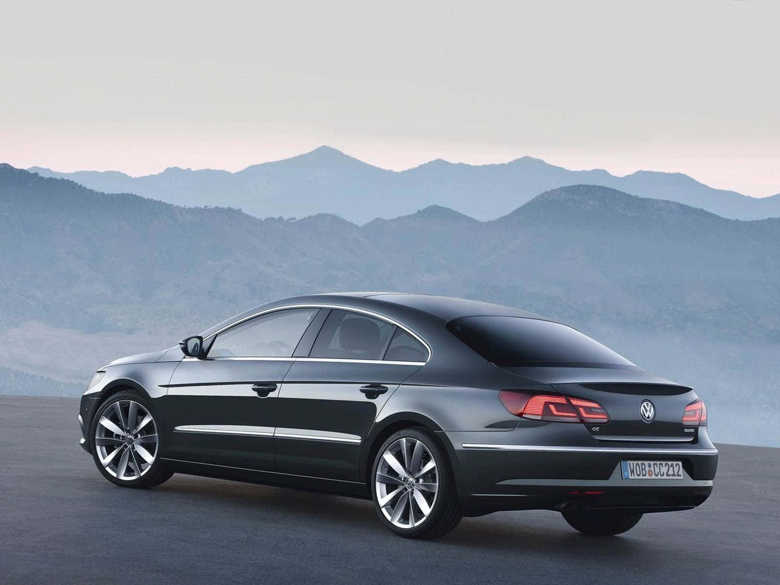 Volkswagen Passat Cc Yang Elegan Meluncur Di Jalan Wallpaper