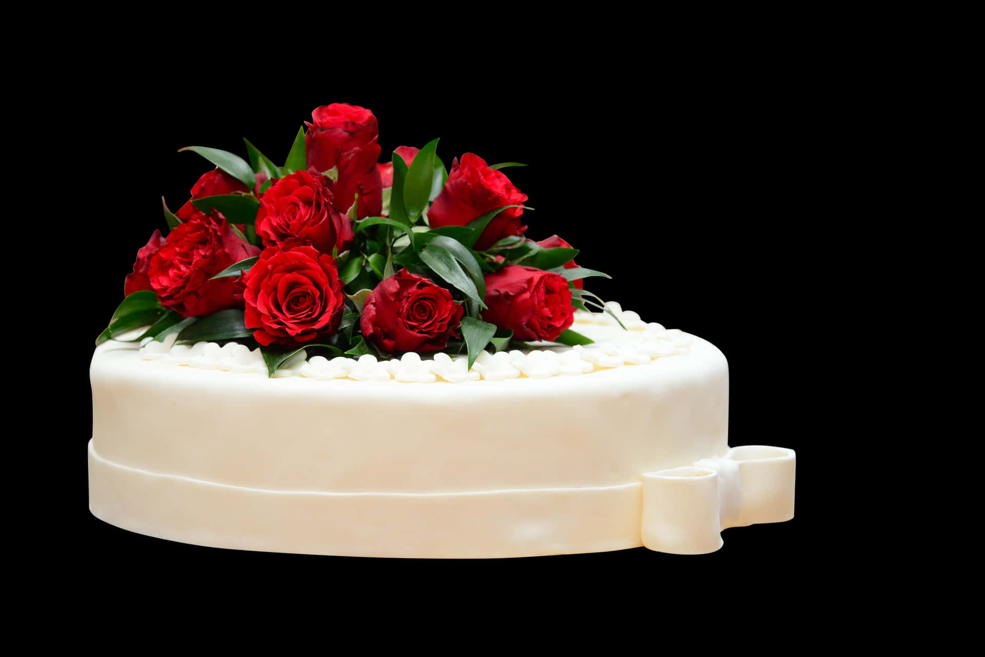 Elegant Wedding Cakewith Red Roses PNG