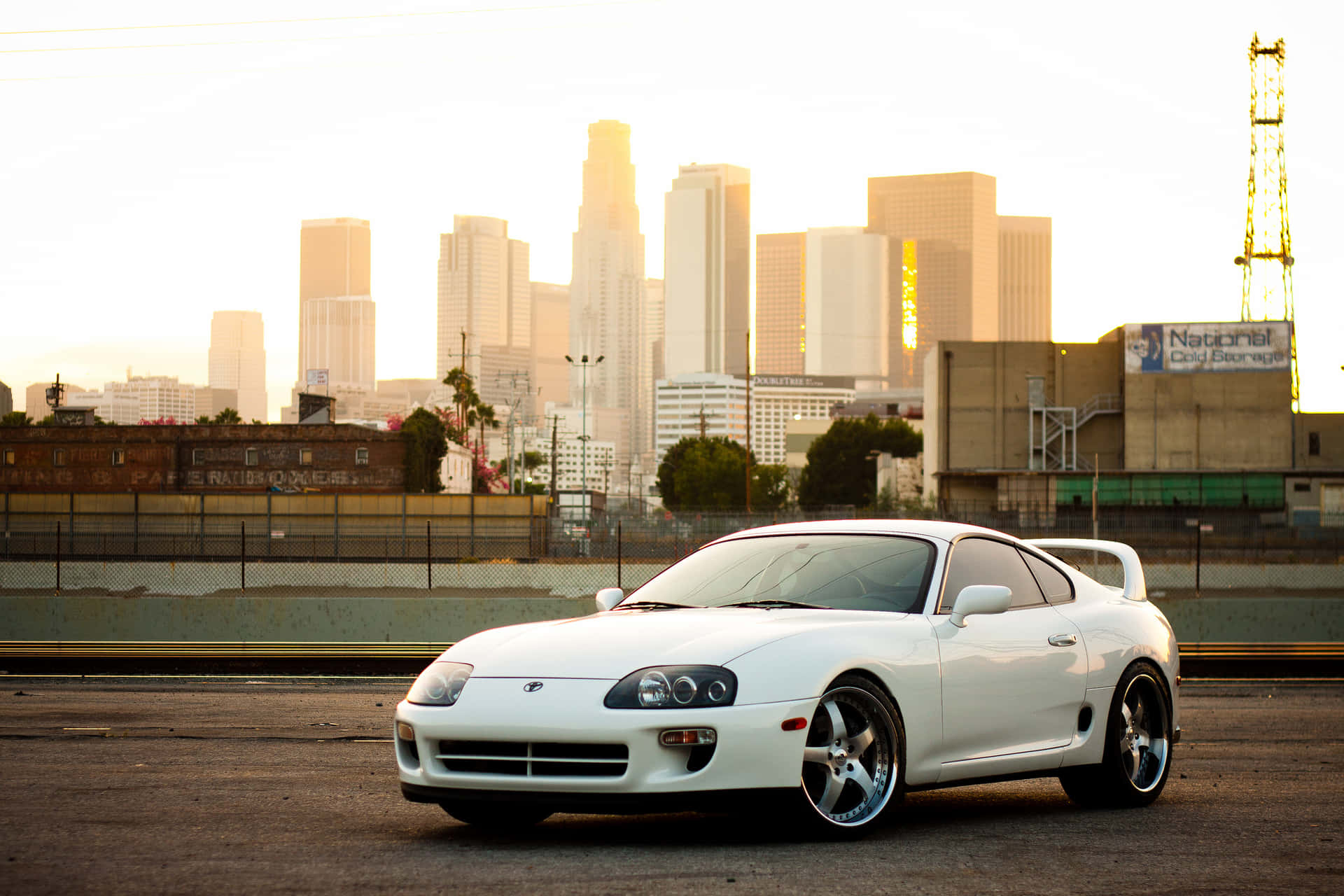 Elegantetoyota Supra, L'auto Sportiva, Sulla Strada Aperta.