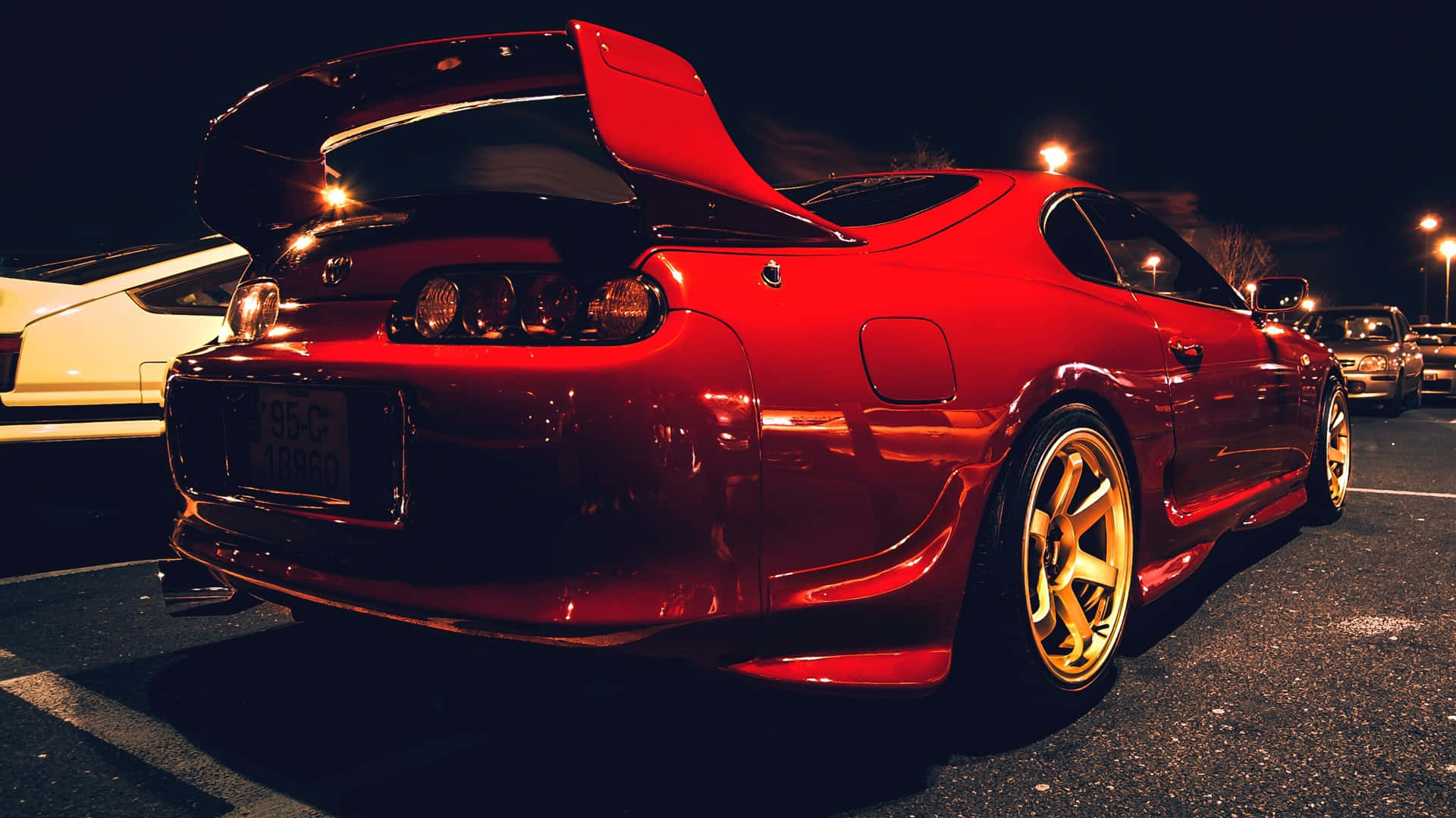 Elegantetoyota Supra Rossa Su Un'autostrada Panoramica