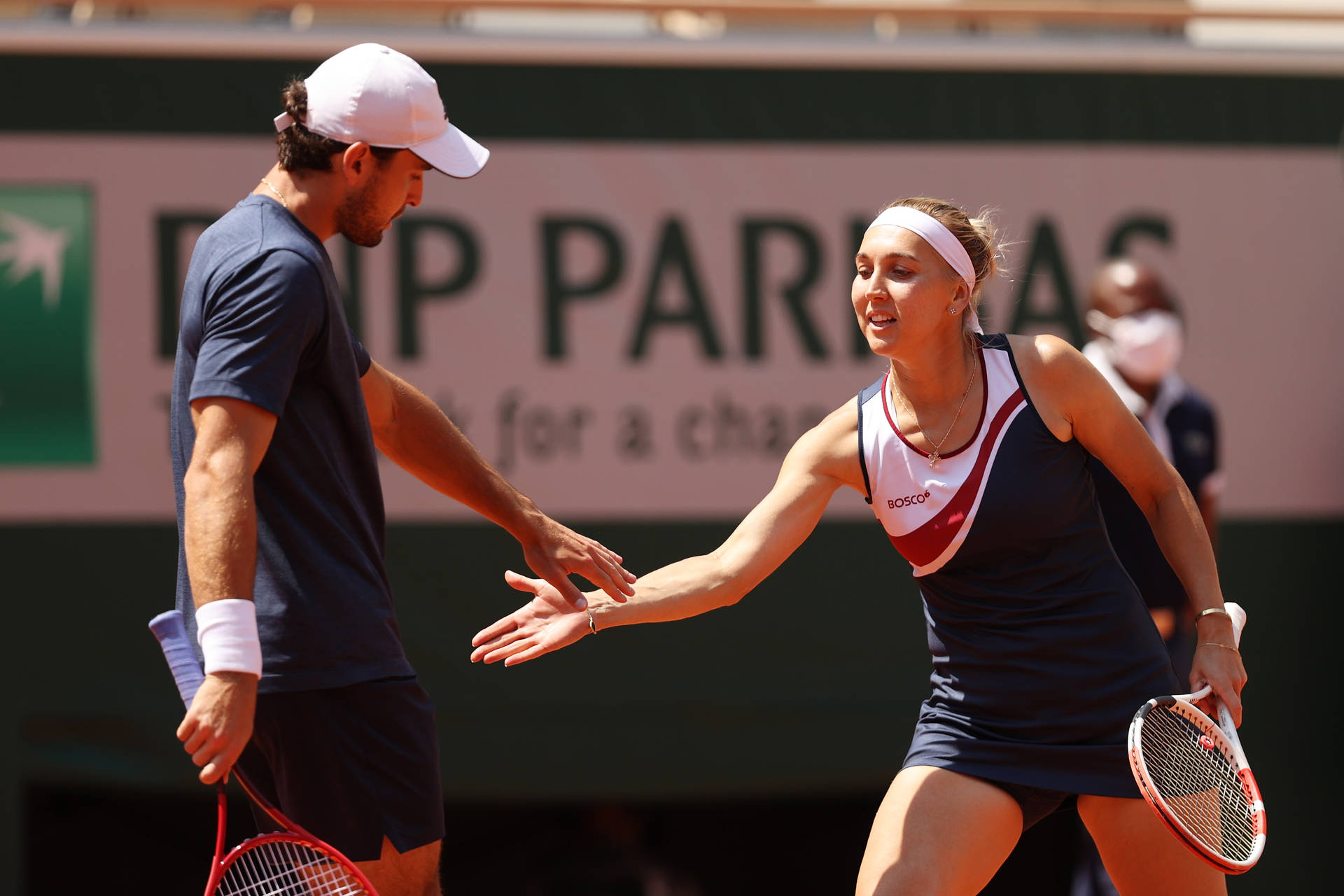 Elena Vesnina og Aslan Karatsev fejrede deres Grand Slam-sejr på dette tapet: Wallpaper