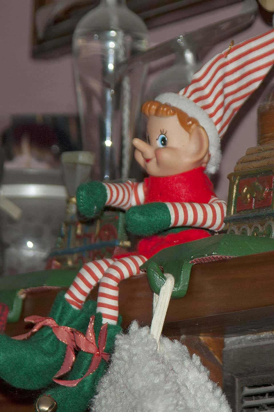 Verleihensie Ihrem Zuhause In Dieser Saison Mit Einem Elf On The Shelf Eine Prise Weihnachtszauber.