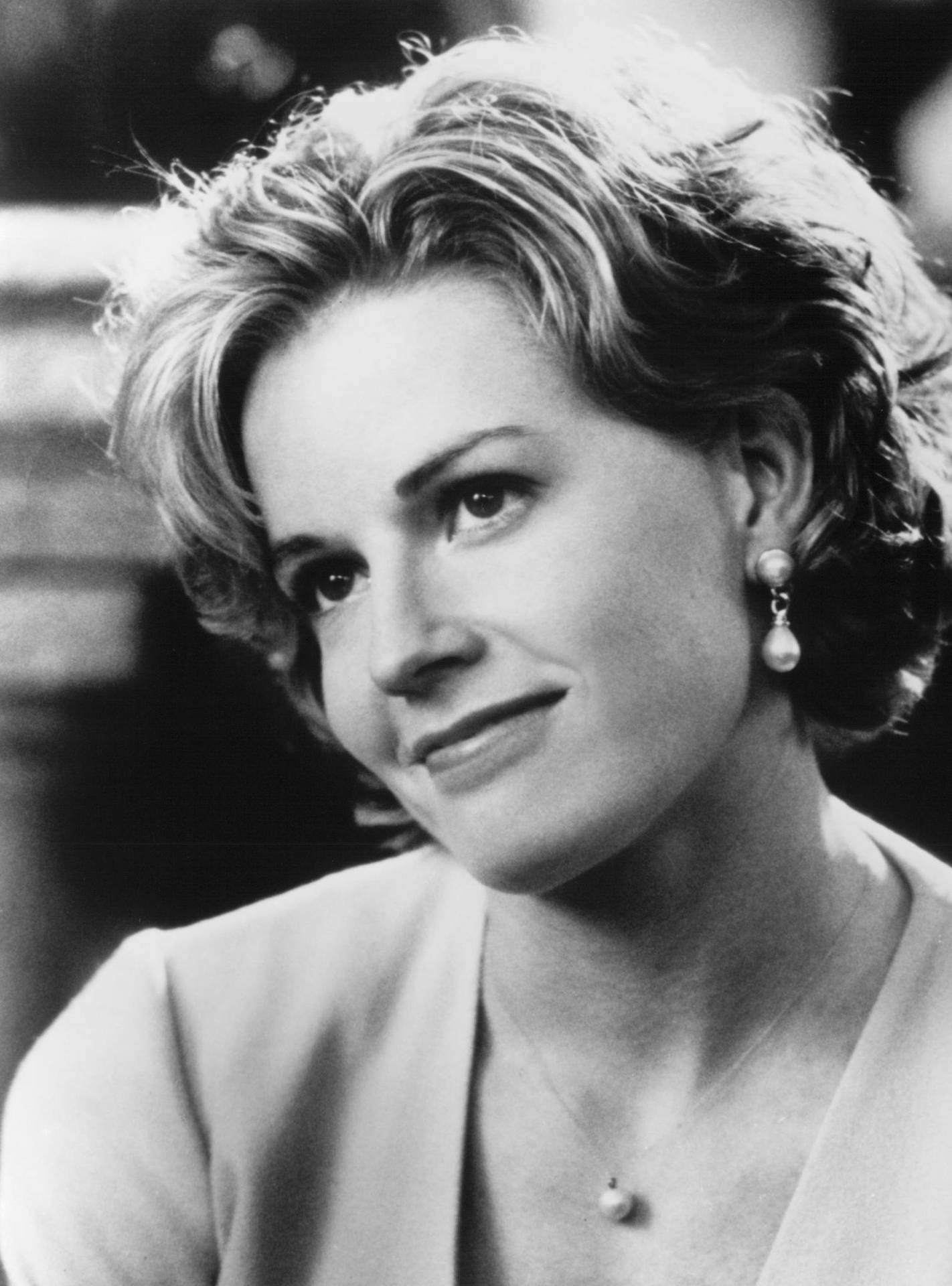 Elisabeth Shue With Short Bob Cut Hair Smiling In Black And White Effect Wallpaper