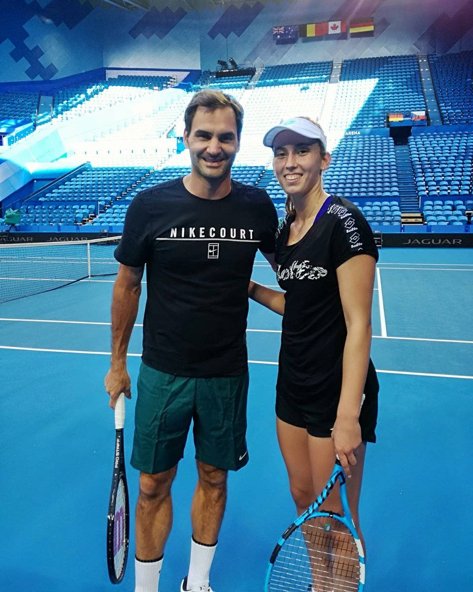 Elise Mertens With Roger Federer Wallpaper