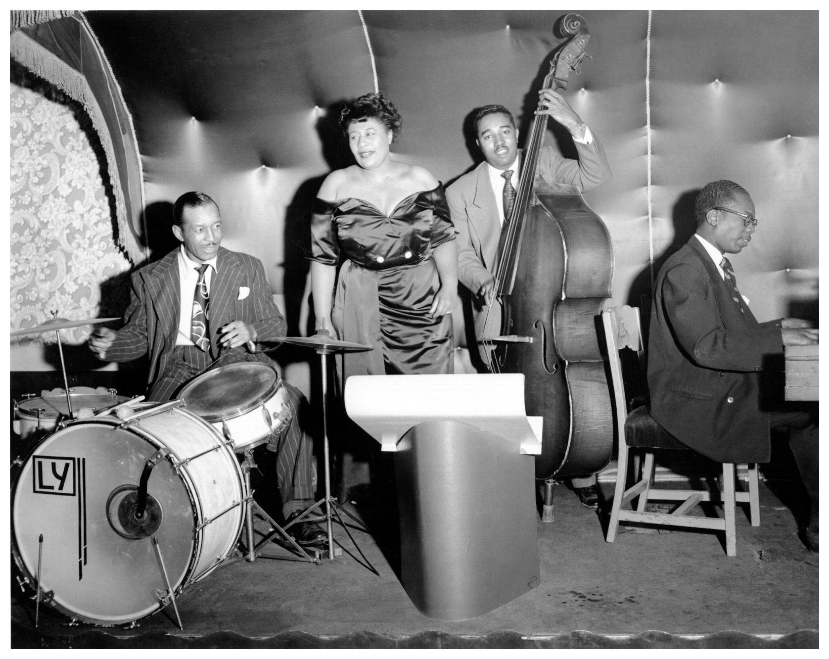 Ella Fitzgerald Onstage With Band Wallpaper