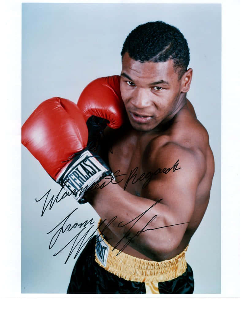 Ellegendario Boxeador Mike Tyson En Acción Durante Un Combate