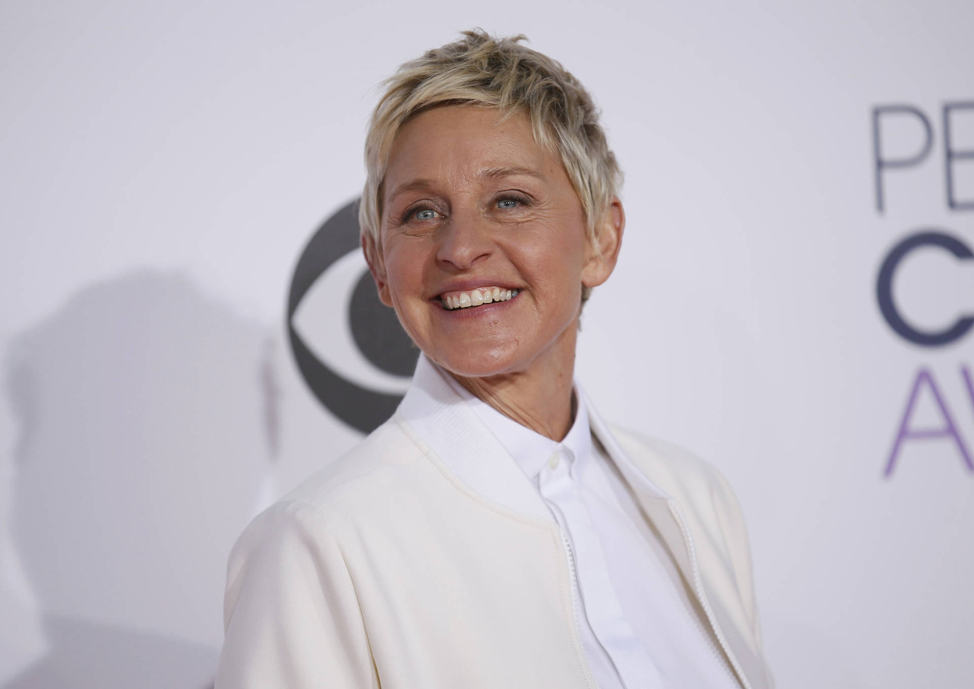 Ellen Degeneres Smiling Over His Shoulders