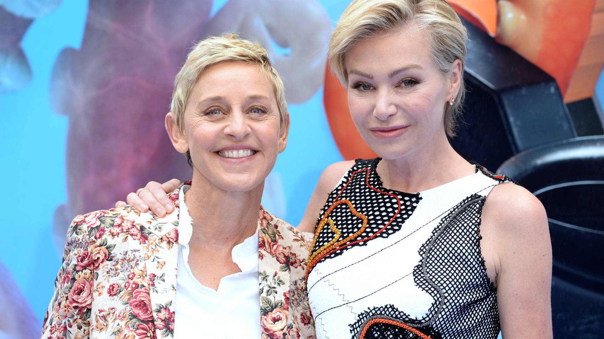 Ellen Degeneres Sorrindo Com Portia De Rossi Como Papel De Parede Do Seu Computador Ou Celular. Papel de Parede