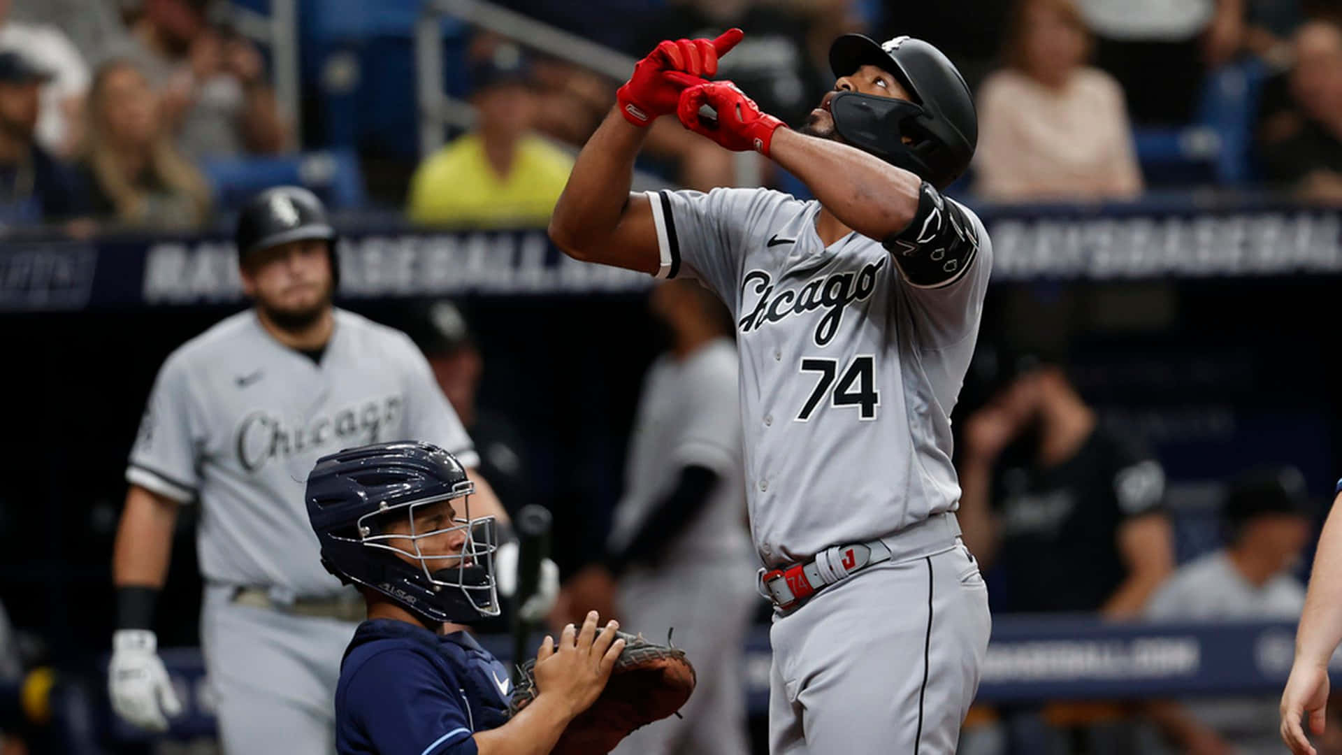 Eloy Jimenez Batting Chicago White Sox Wallpaper