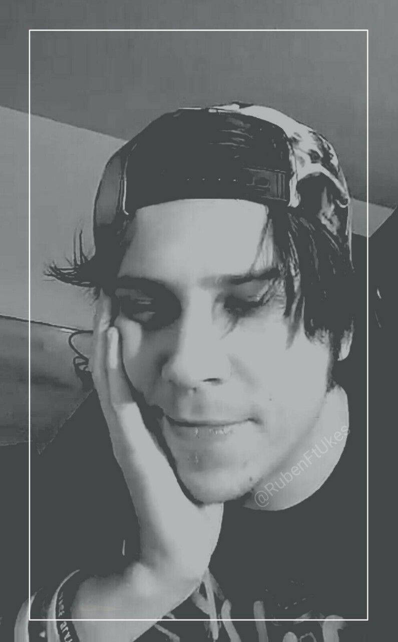"A moment of reflection with elrubiusomg" Wallpaper