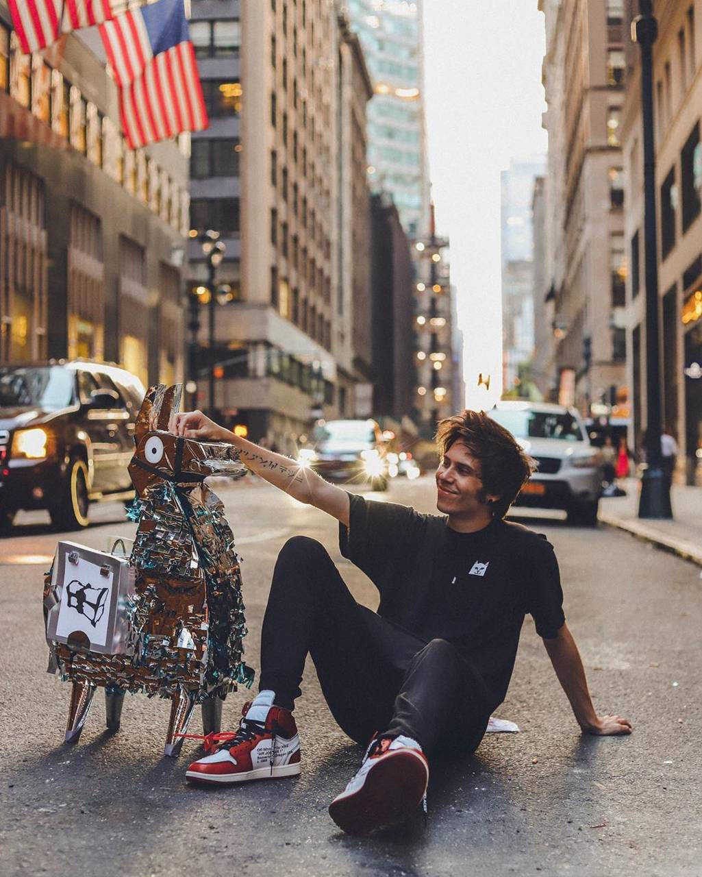 Spanish Youtuber elrubiusOMG exploring the streets of New York City Wallpaper